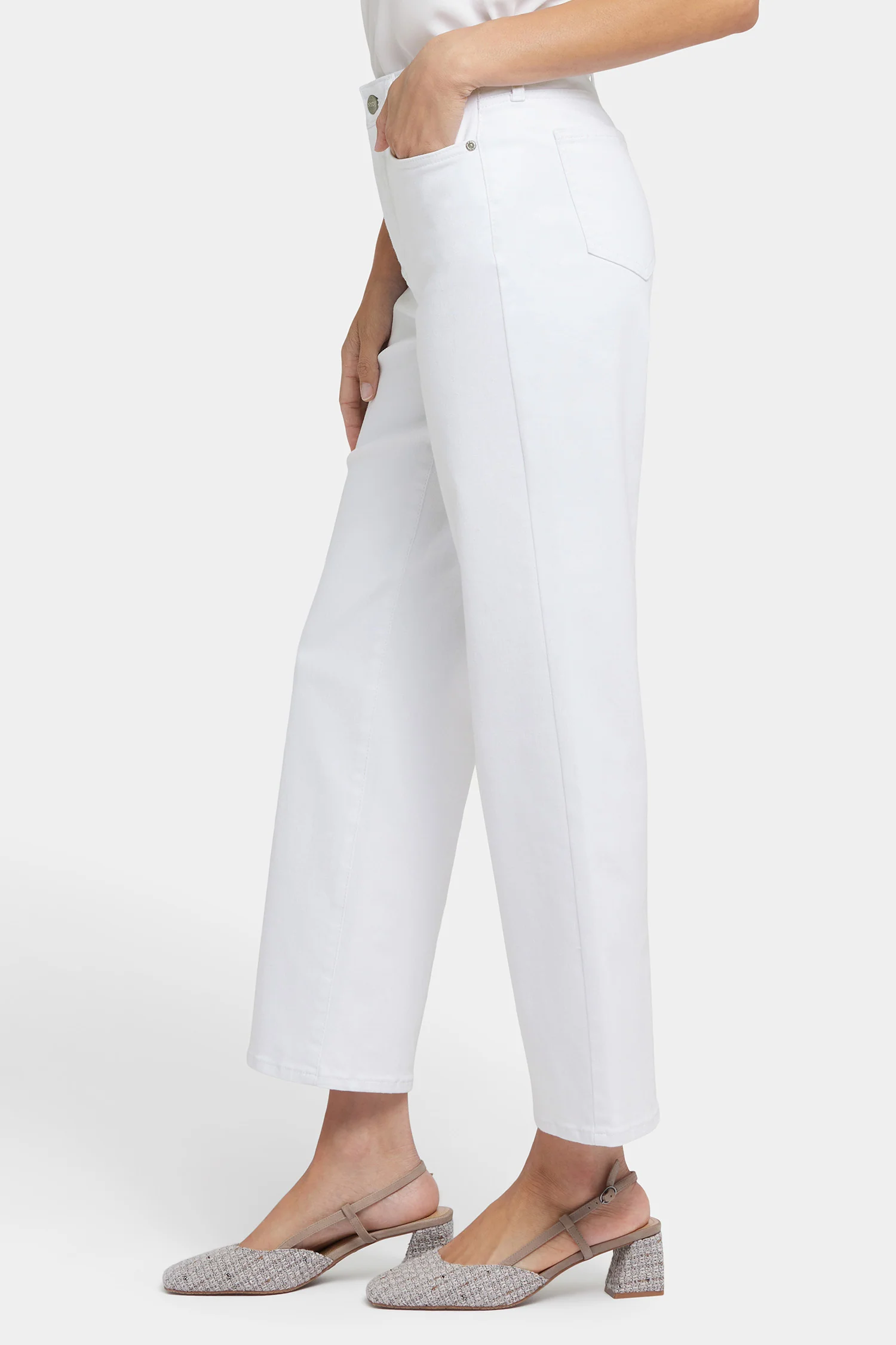 10018-bailey-relaxed-straight-ankle-jeans-in-petite-optic-white-1.webp