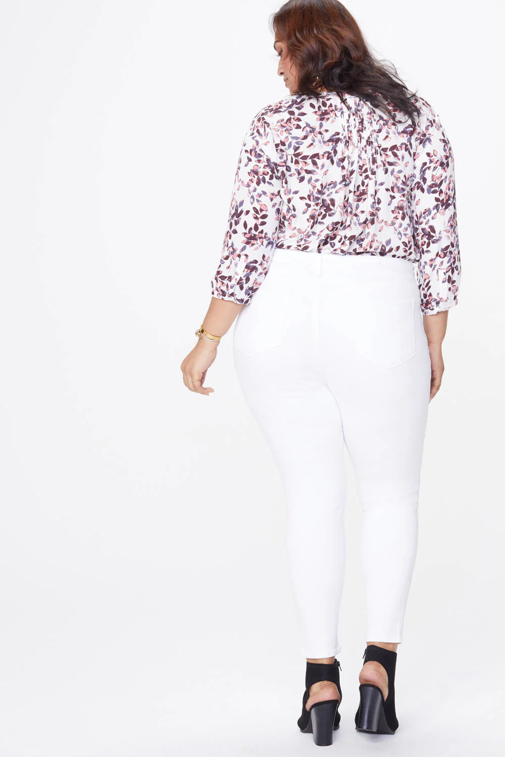 10037-ami-skinny-jeans-in-plus-size-optic-white-1.webp