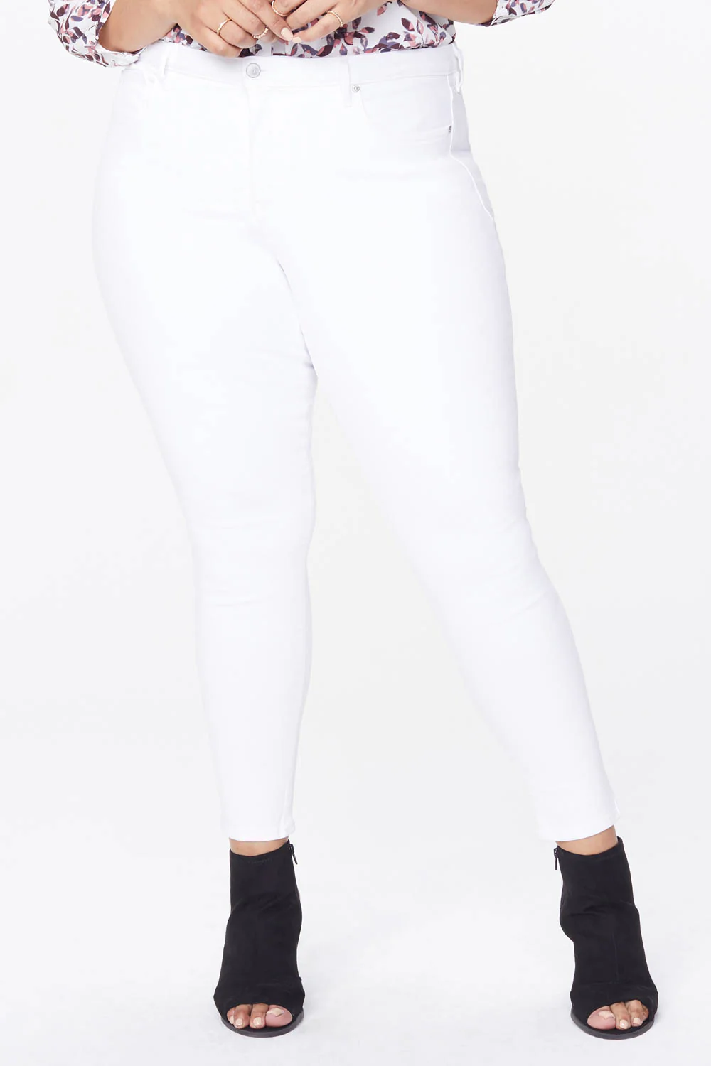 10037-ami-skinny-jeans-in-plus-size-optic-white-1.webp