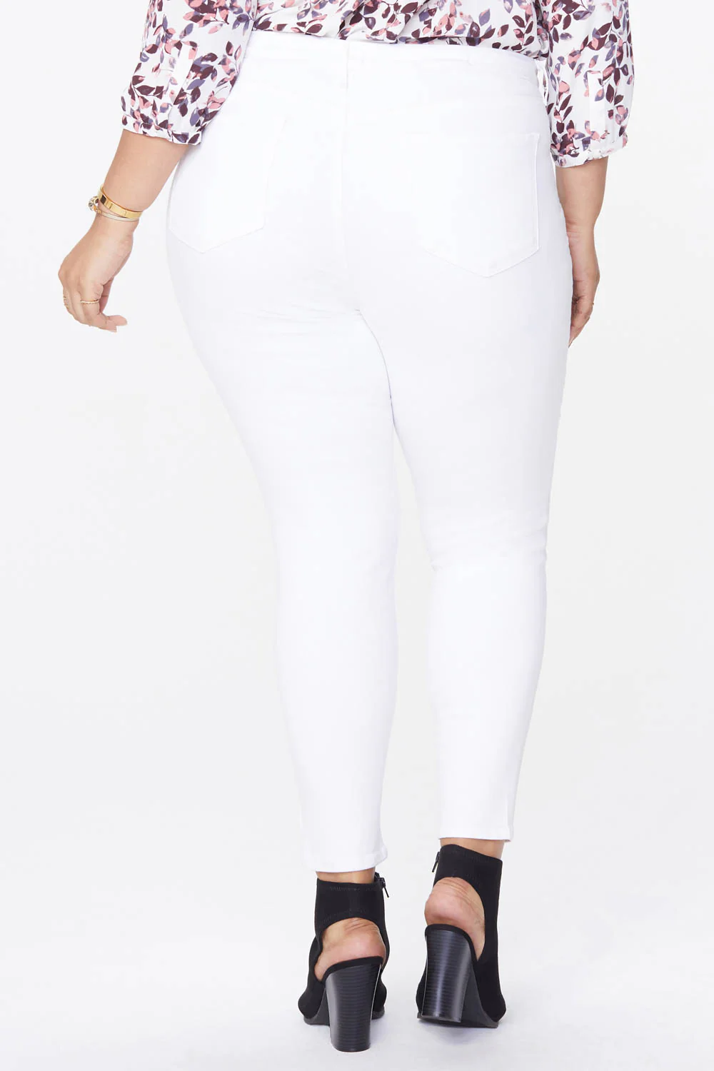 10037-ami-skinny-jeans-in-plus-size-optic-white-1.webp