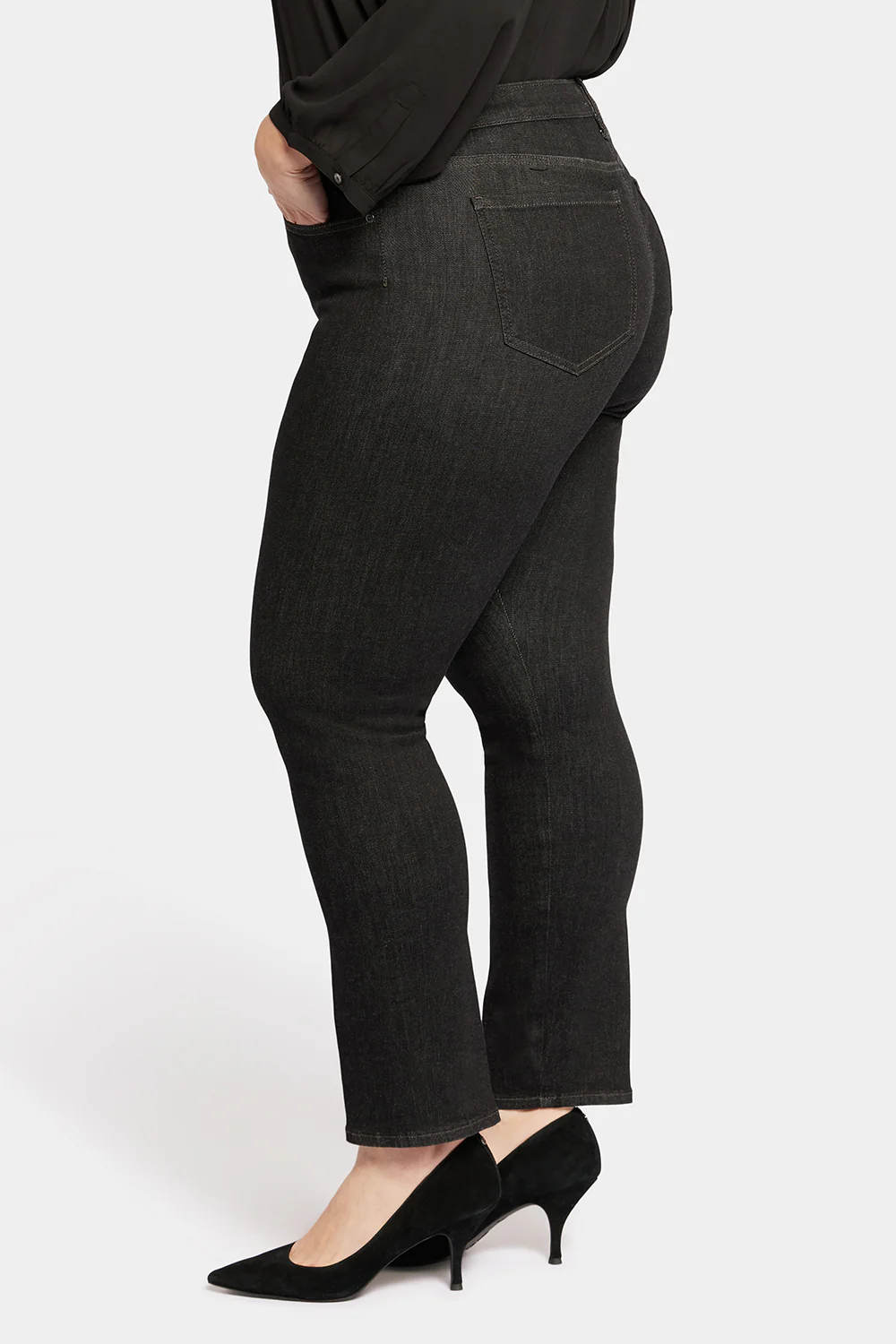 10095-le-silhouette-sheri-slim-jeans-in-plus-size-eternity-1.webp