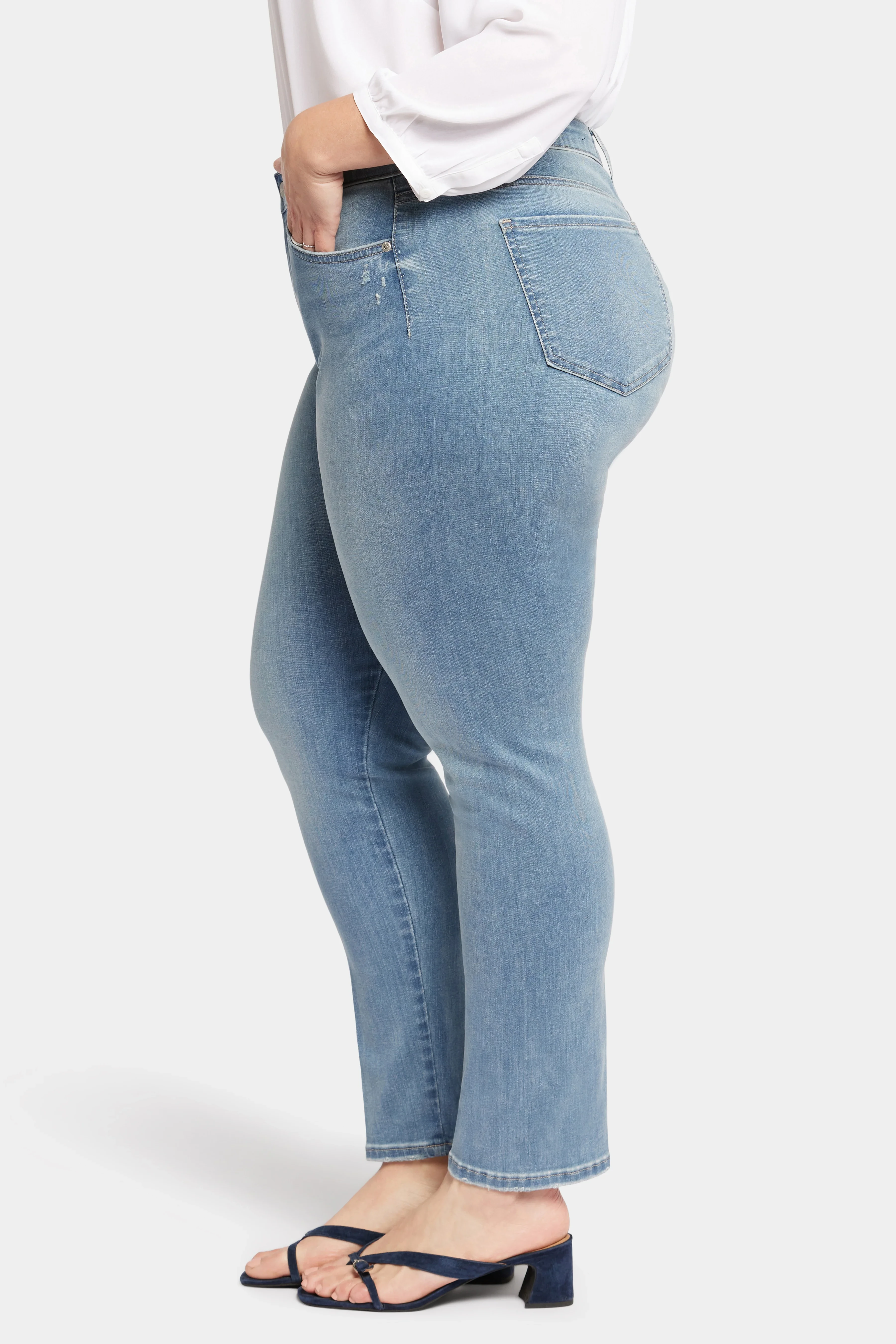 10122-le-silhouette-sheri-slim-jeans-in-plus-size-angel-1.webp