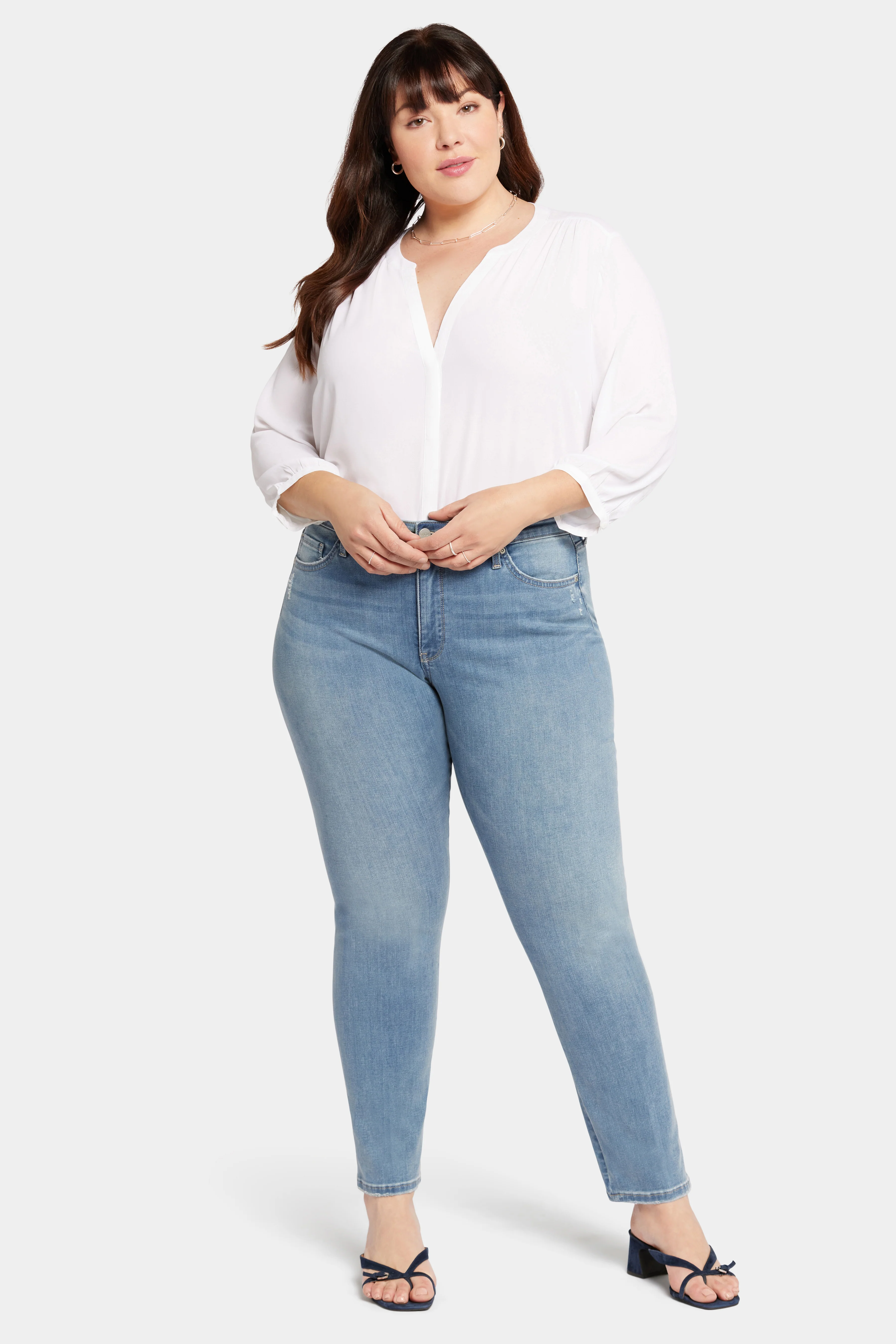 10122-le-silhouette-sheri-slim-jeans-in-plus-size-angel-1.webp