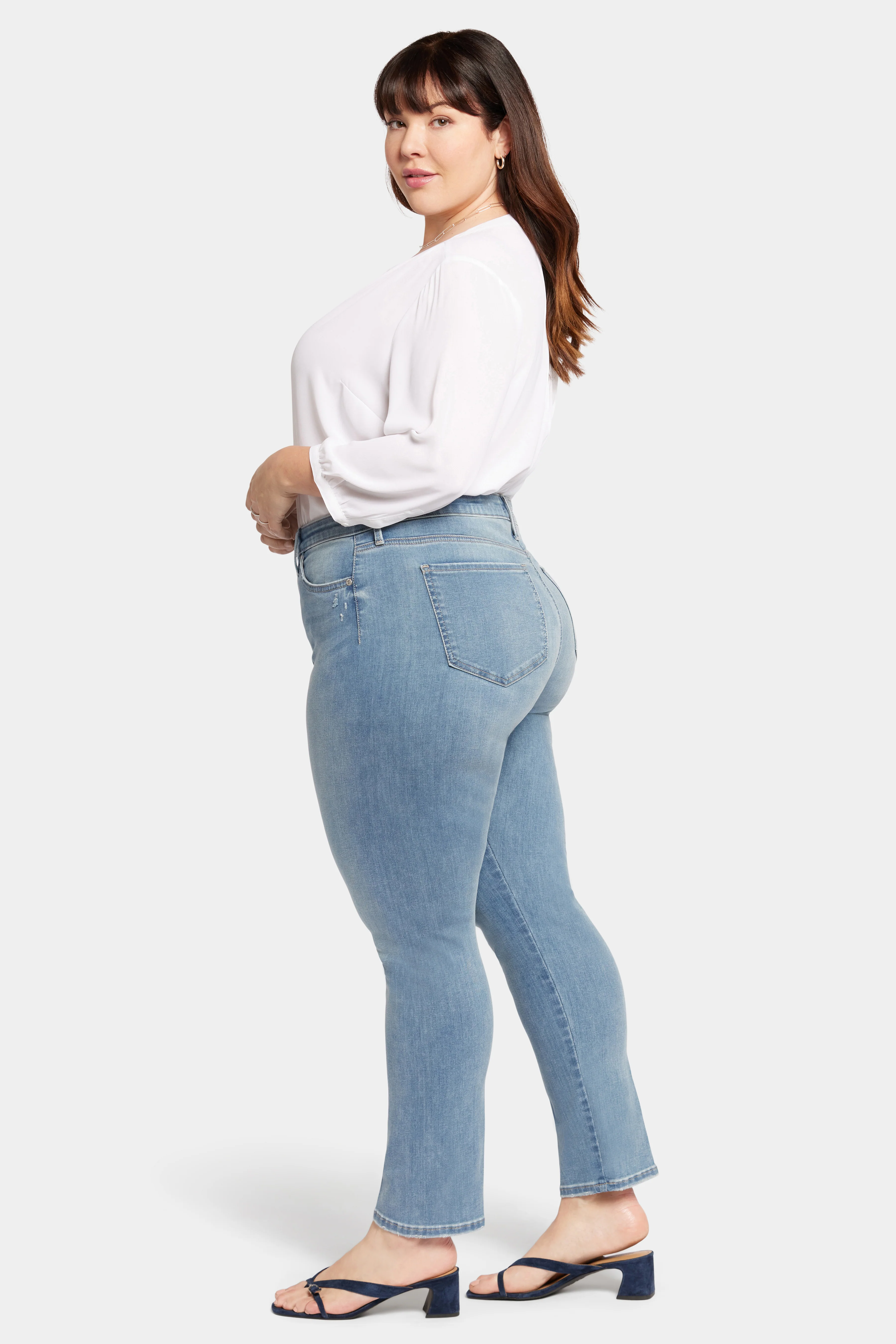 10122-le-silhouette-sheri-slim-jeans-in-plus-size-angel-1.webp