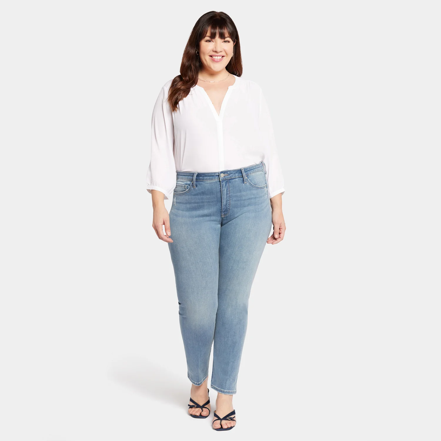 10122-le-silhouette-sheri-slim-jeans-in-plus-size-angel-1.webp
