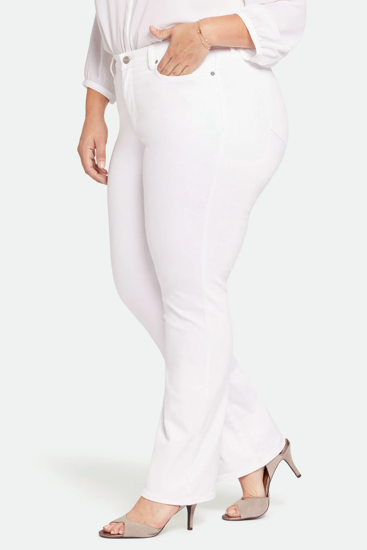10192-barbara-bootcut-jeans-in-plus-size-optic-white-1.webp