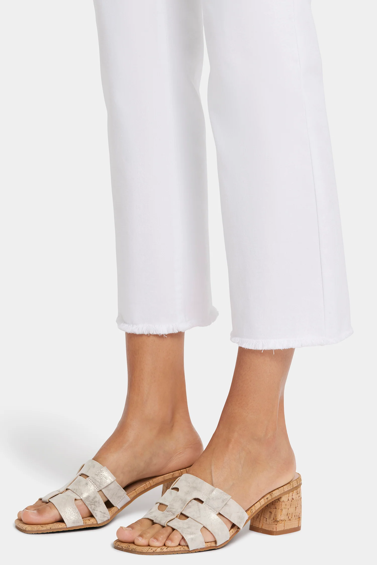 10210-marilyn-straight-ankle-jeans-in-petite-optic-white-1.webp