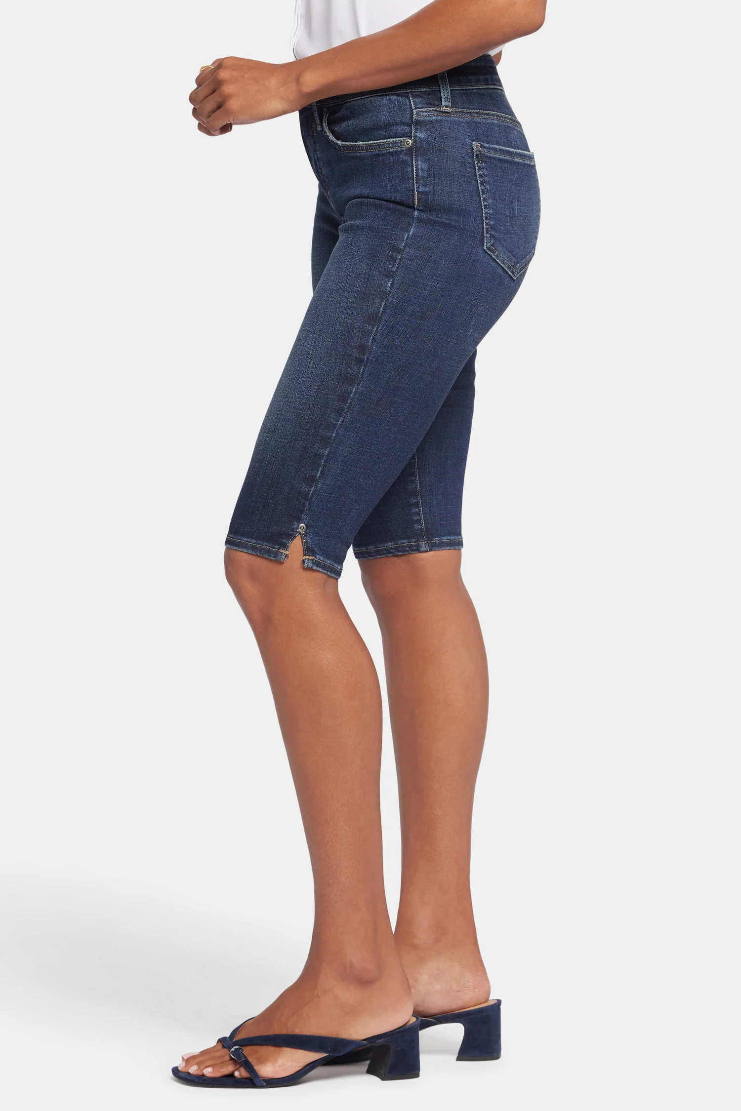 10276-sophie-bike-capri-jeans-in-petite-lotus-gardens-1.webp