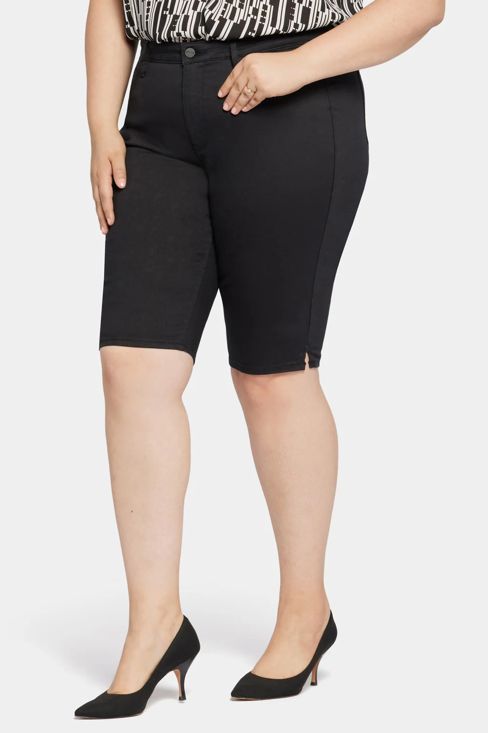 10371-sophie-bike-capri-jeans-in-plus-size-black-1.webp