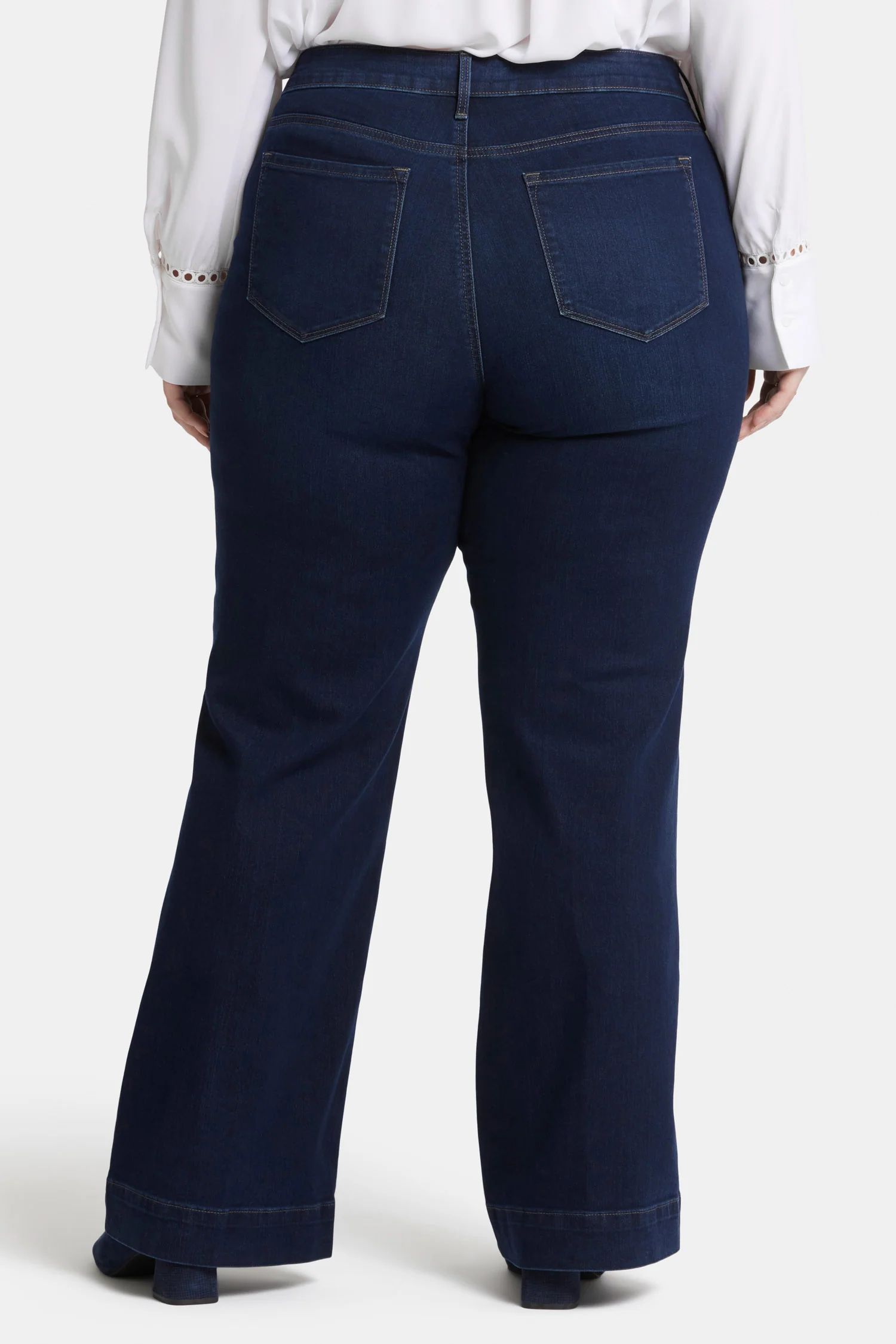 10470-teresa-trouser-jeans-in-plus-size-burbank-wash-1.webp