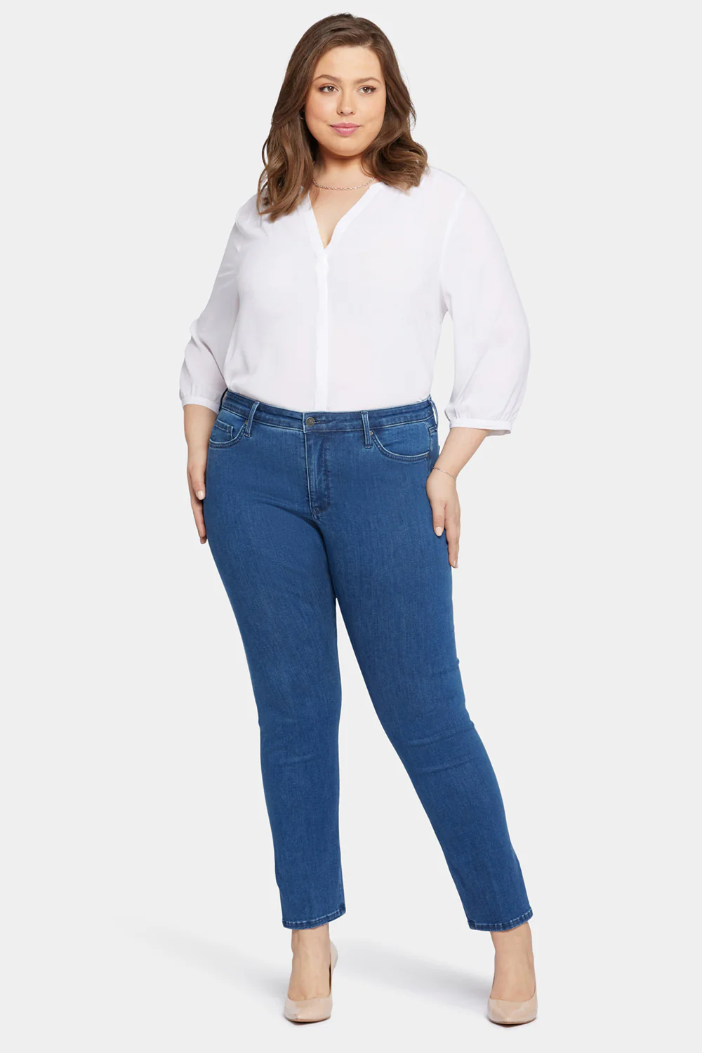10733-le-silhouette-sheri-slim-jeans-in-plus-size-treasured-1.webp