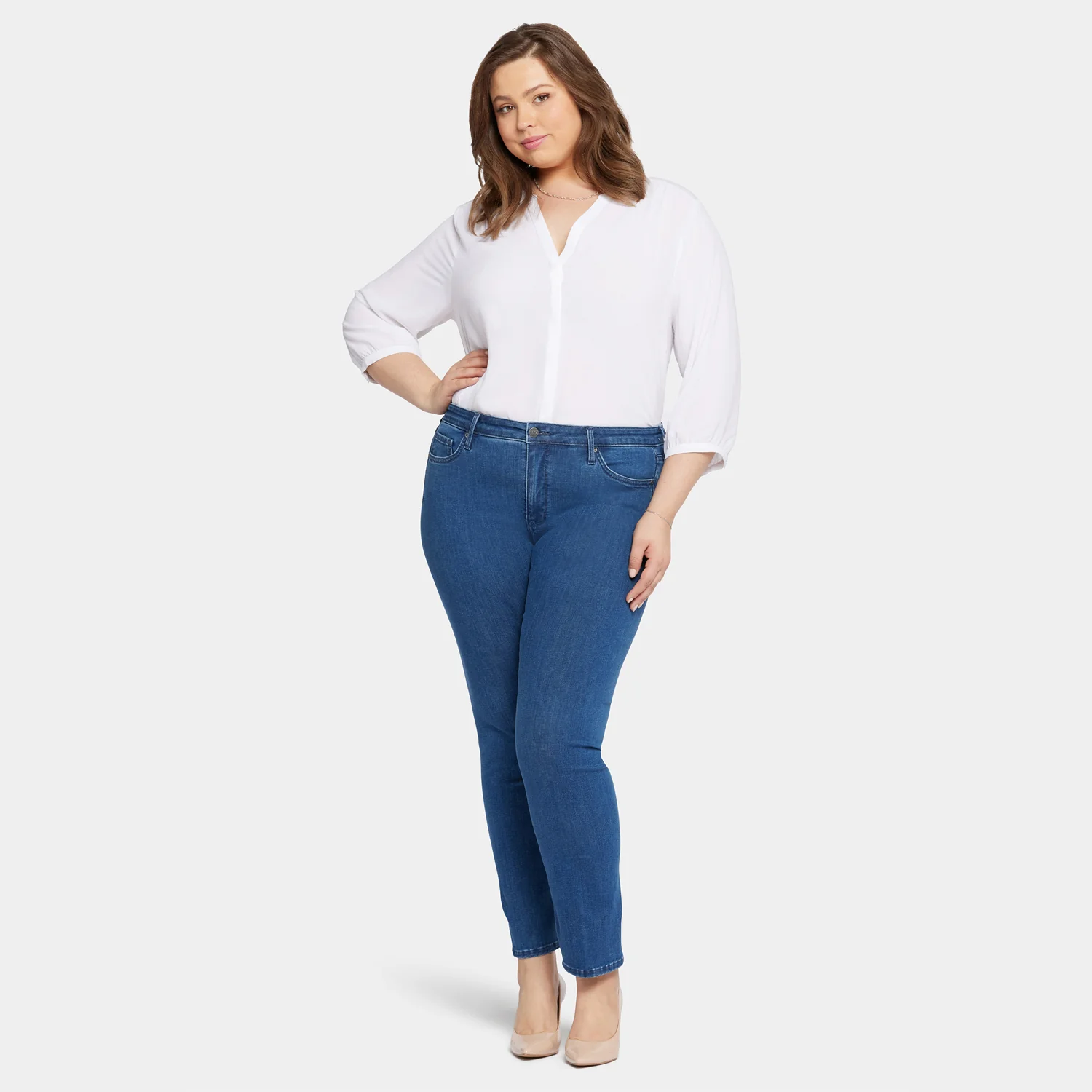 10733-le-silhouette-sheri-slim-jeans-in-plus-size-treasured-1.webp