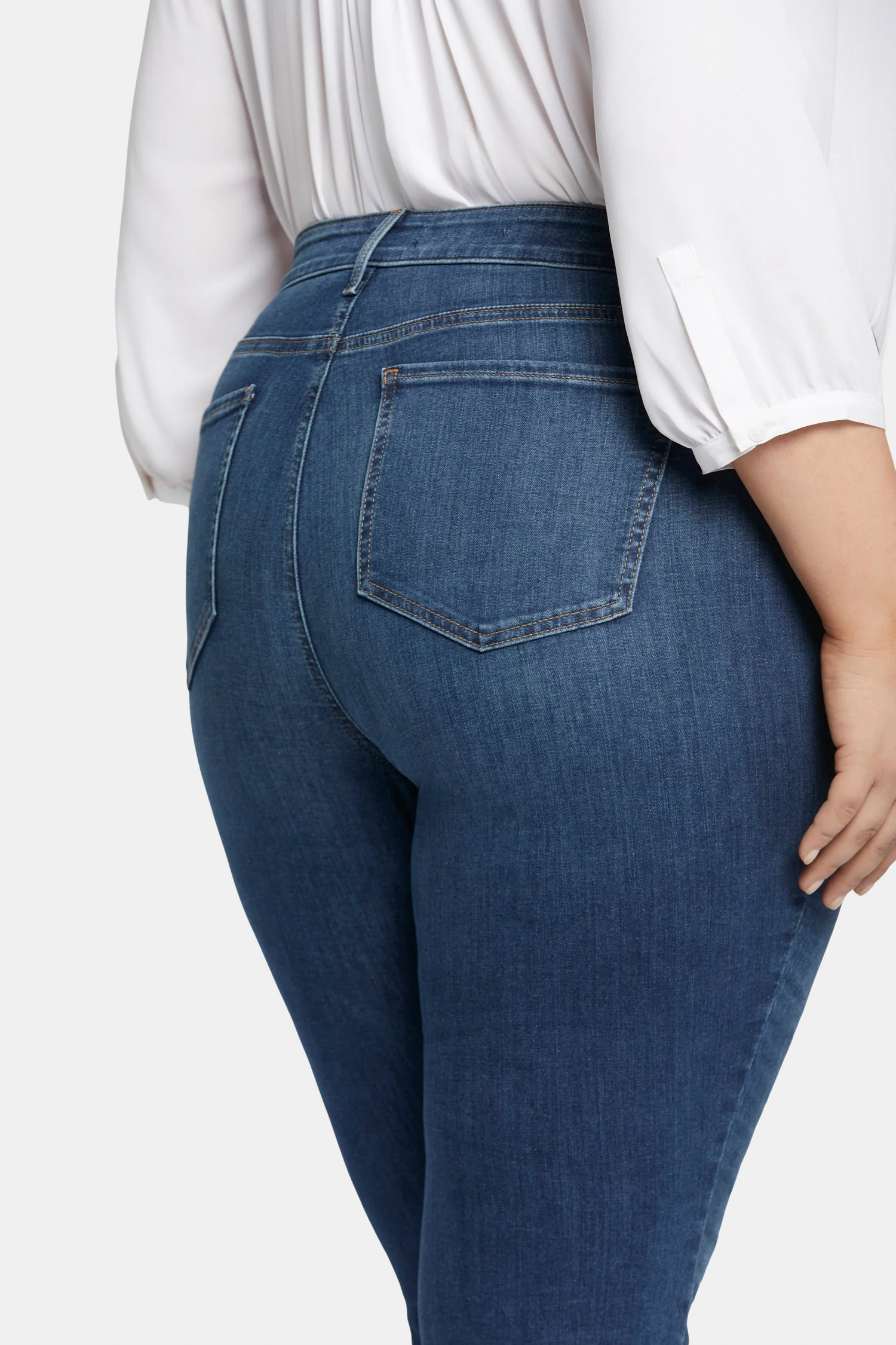 109-marilyn-straight-jeans-in-plus-size-cooper-1.webp