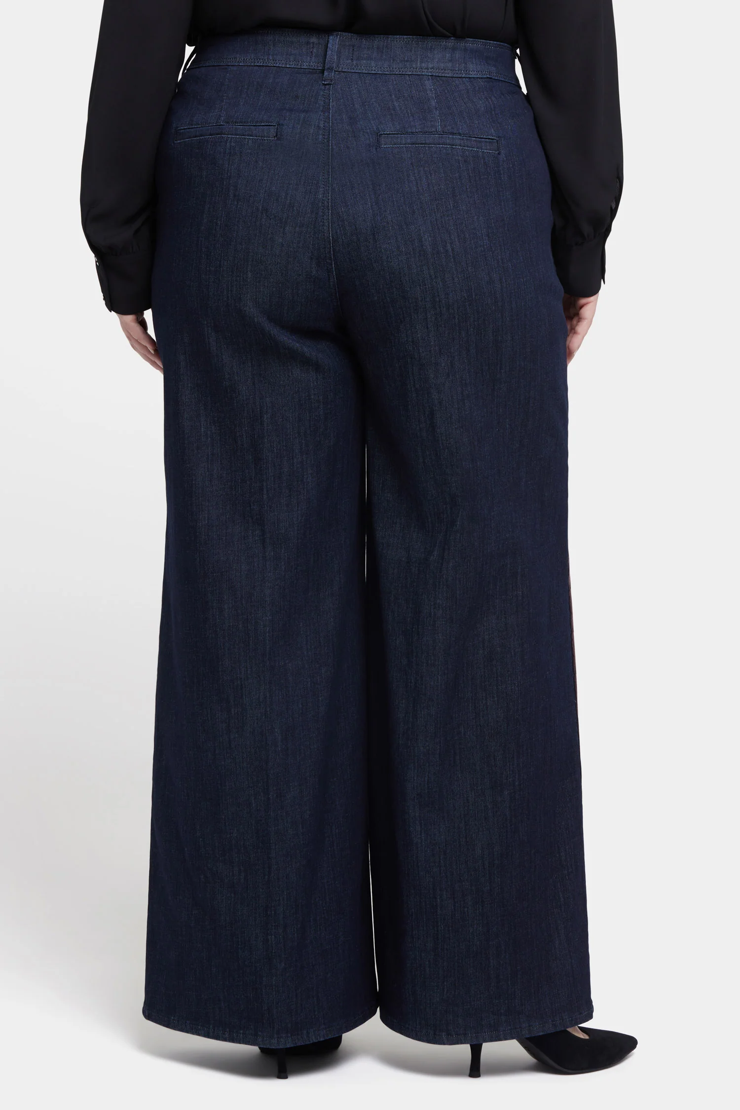 10908-mona-wide-leg-trouser-jeans-in-plus-size-lightweight-rinse-1.webp
