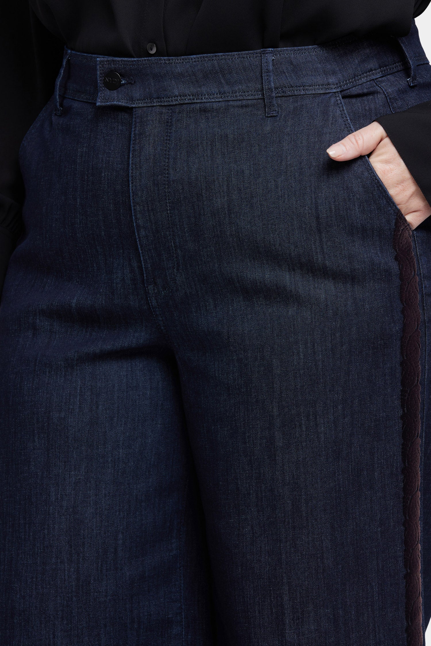 10908-mona-wide-leg-trouser-jeans-in-plus-size-lightweight-rinse-1.webp