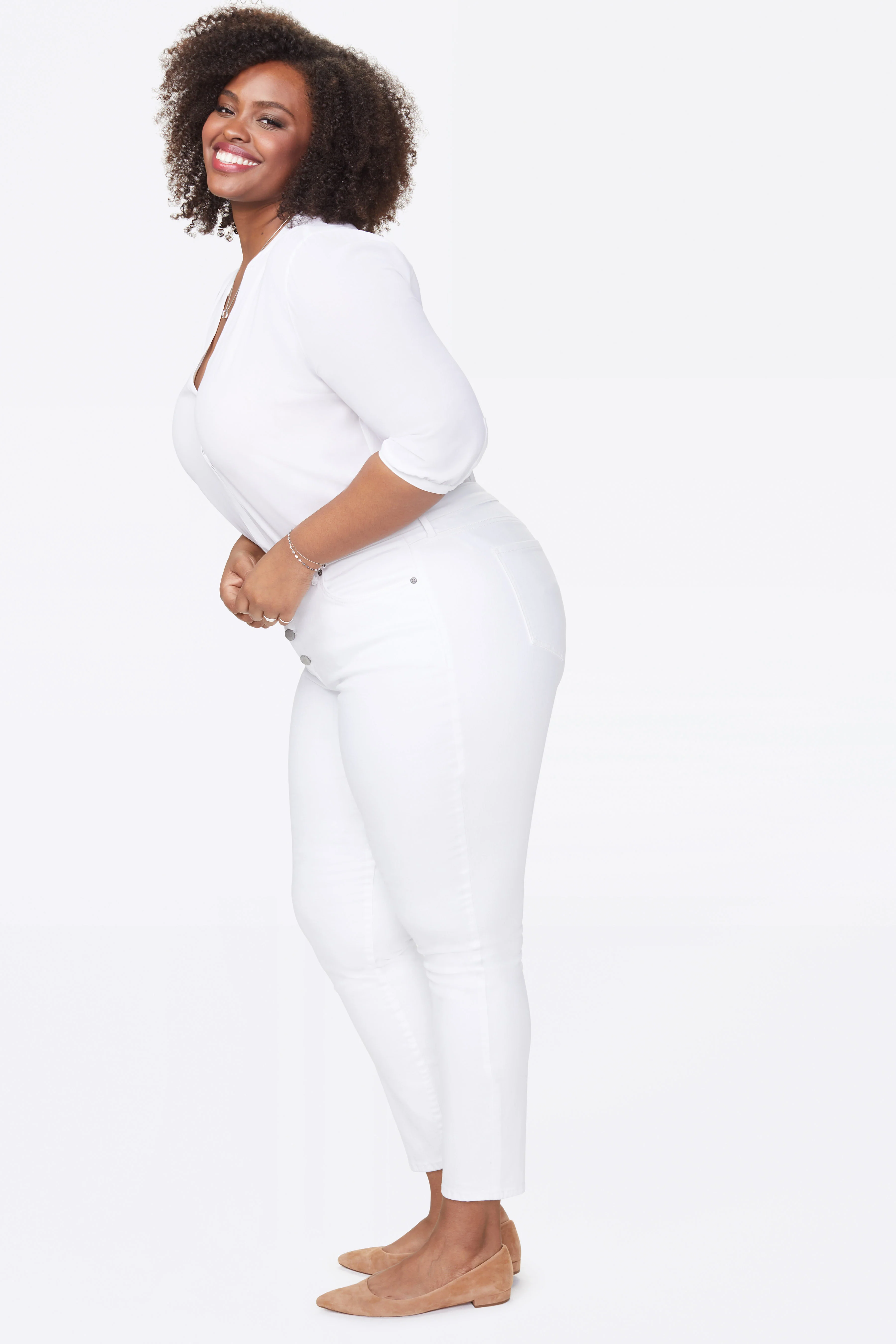 10983-ami-skinny-ankle-jeans-in-plus-size-optic-white-1.webp