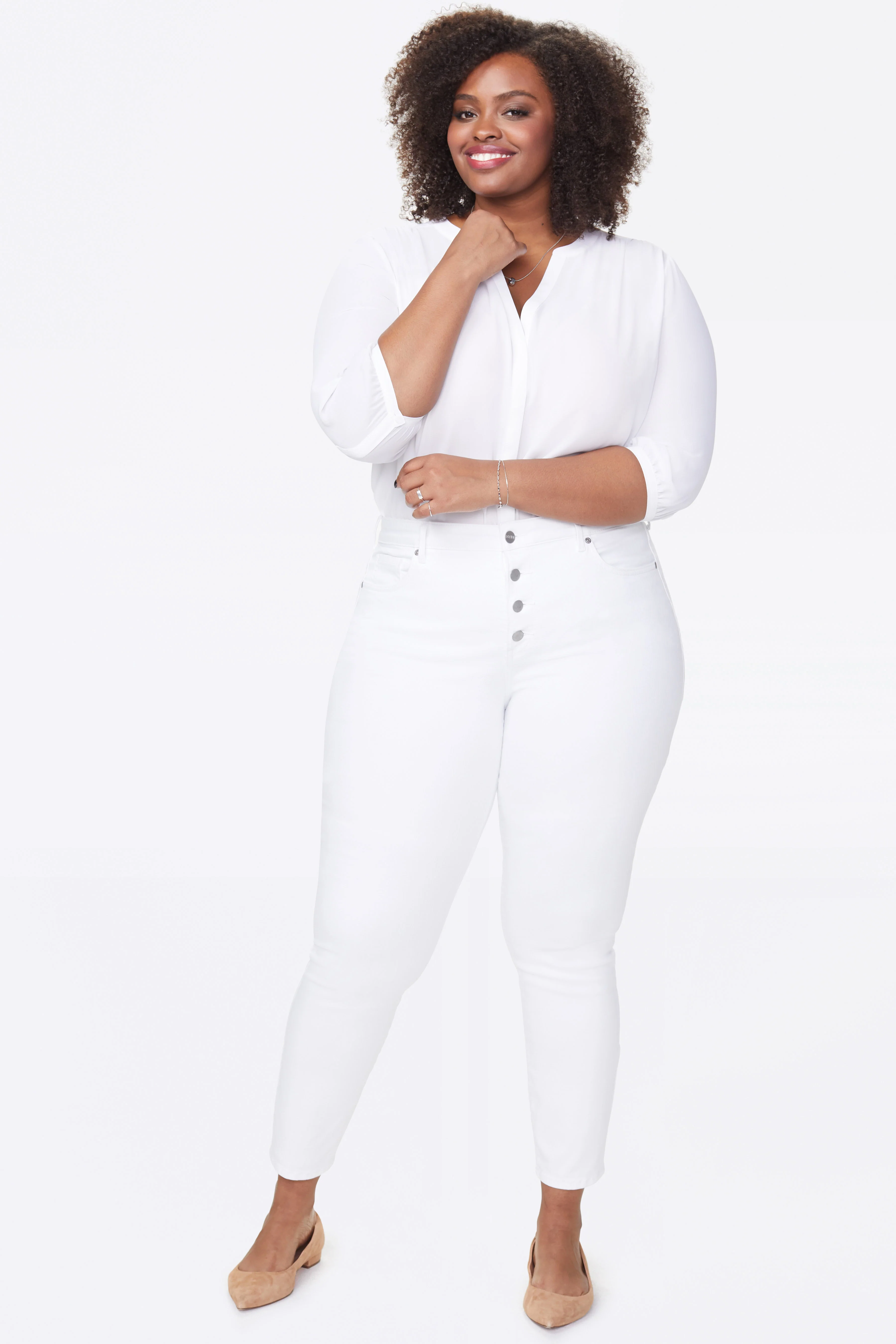 10983-ami-skinny-ankle-jeans-in-plus-size-optic-white-1.webp