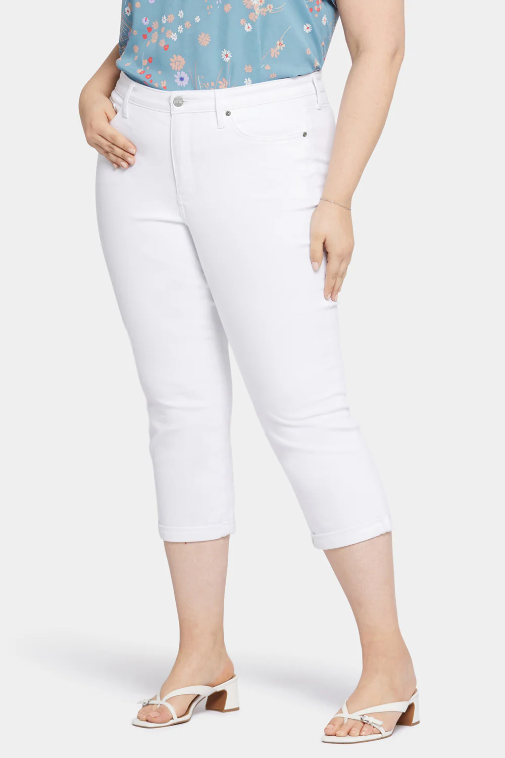 11029-chloe-skinny-capri-jeans-in-plus-size-optic-white-1.webp