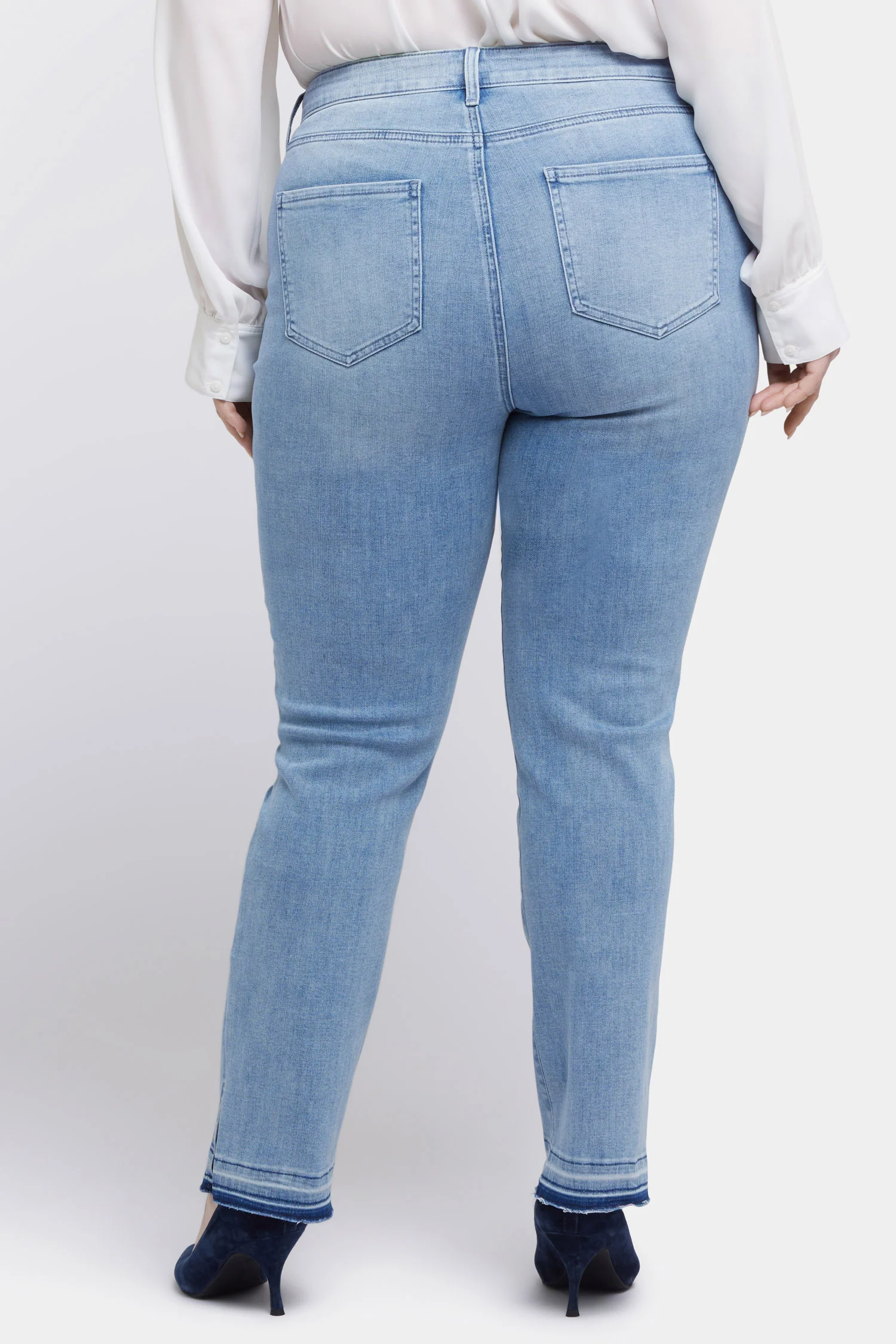 11149-marilyn-straight-jeans-in-plus-size-big-skies-1.webp