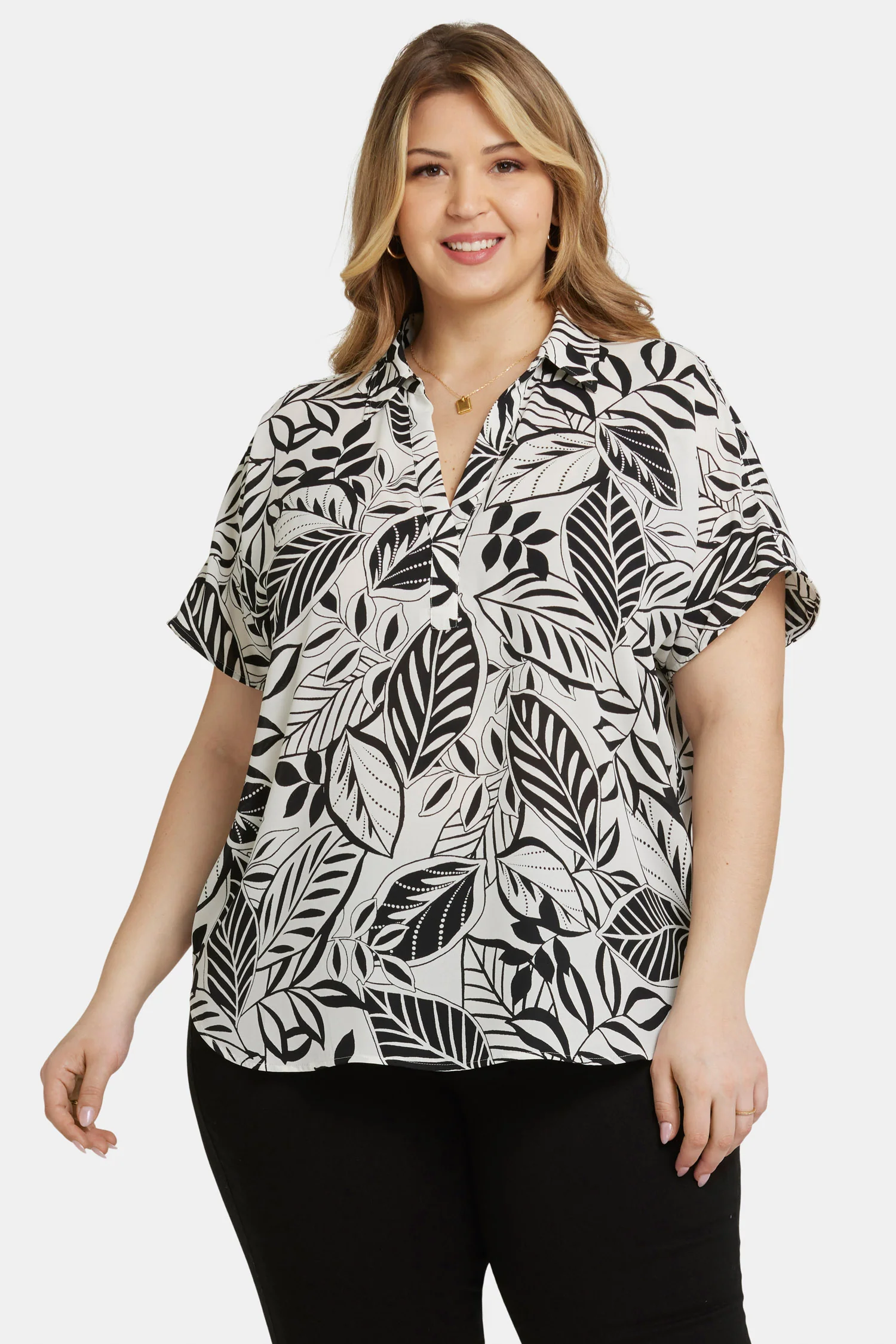 11243-becky-short-sleeved-blouse-in-plus-size-gerania-1.webp