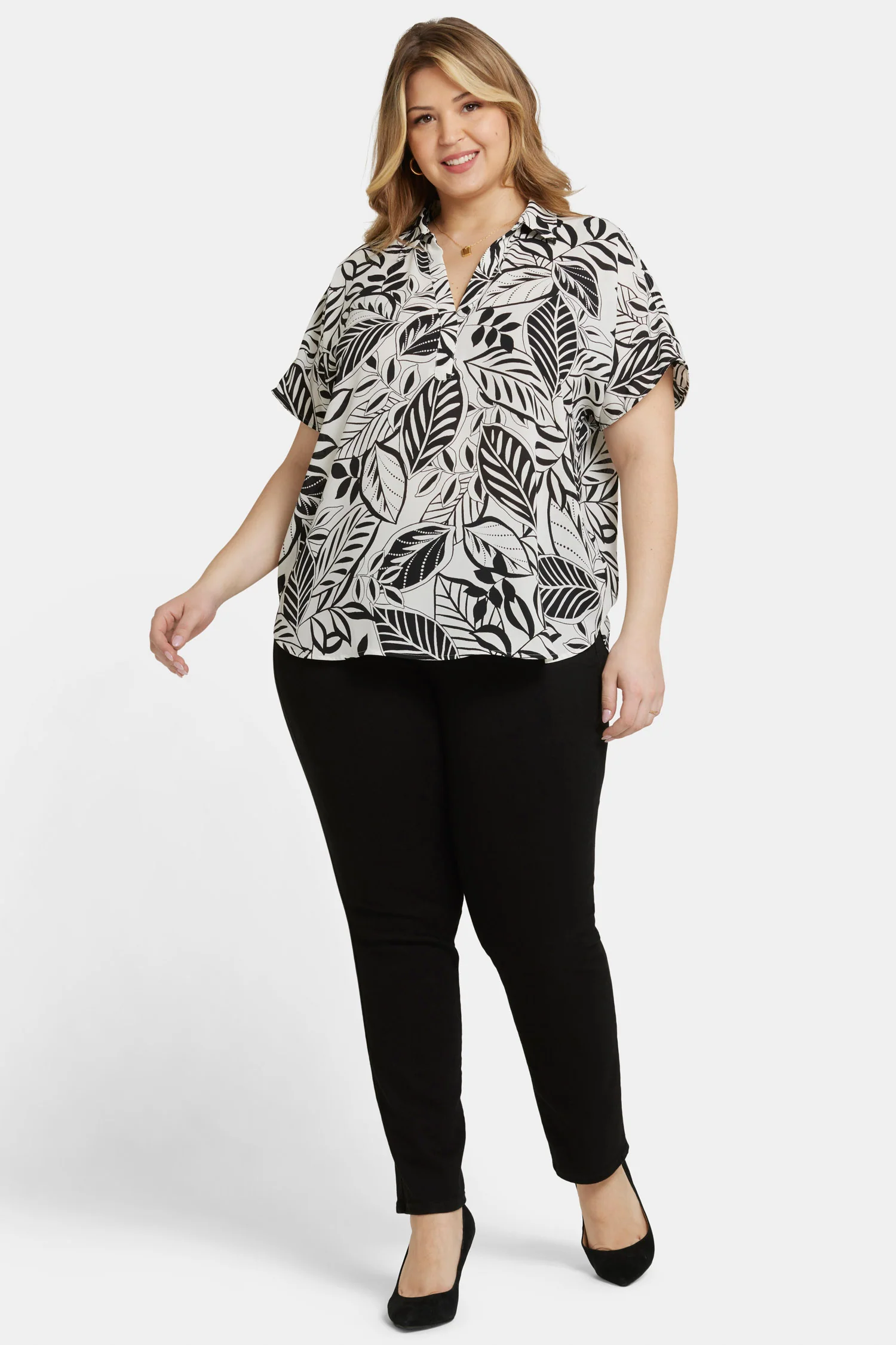 11243-becky-short-sleeved-blouse-in-plus-size-gerania-1.webp