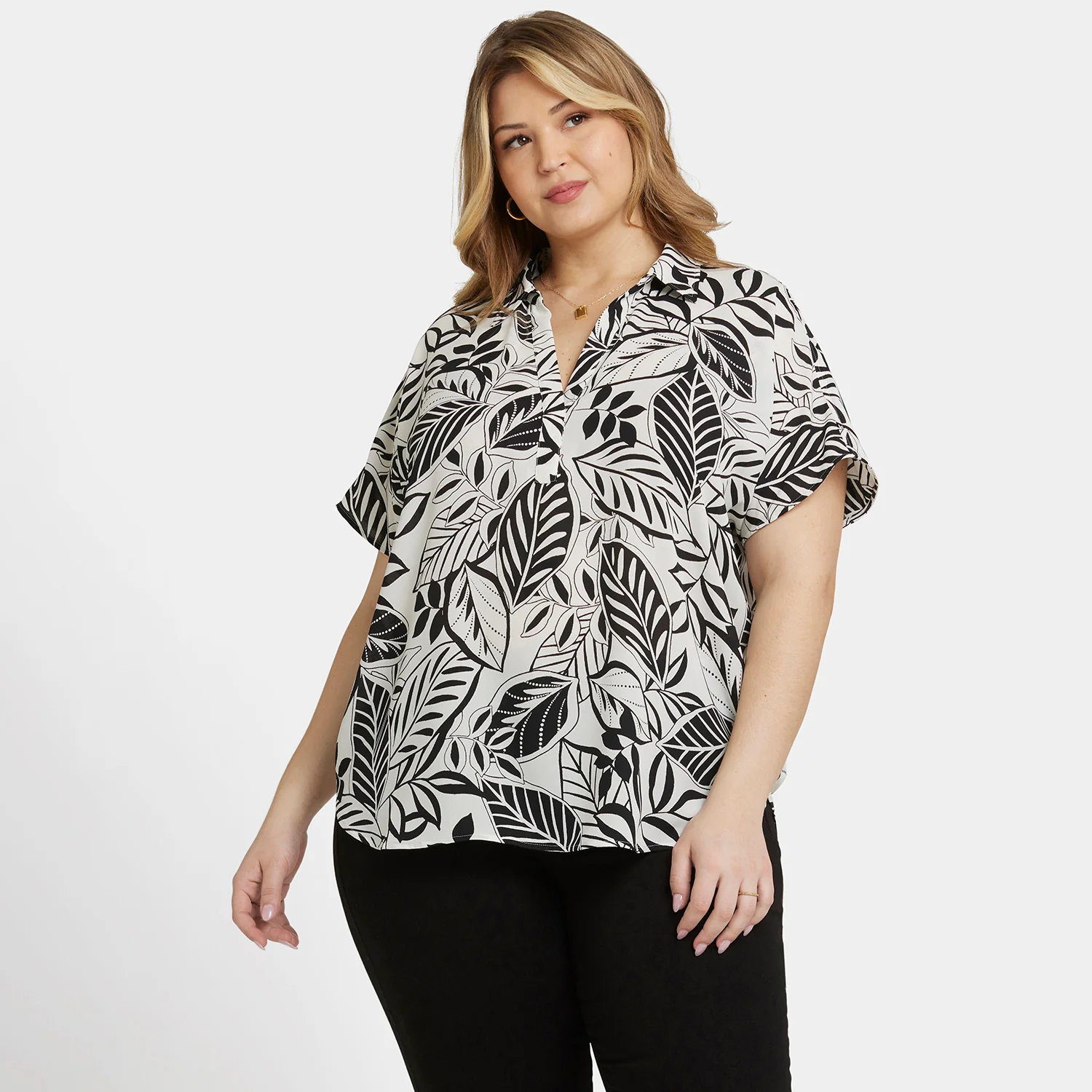 11243-becky-short-sleeved-blouse-in-plus-size-gerania-1.webp