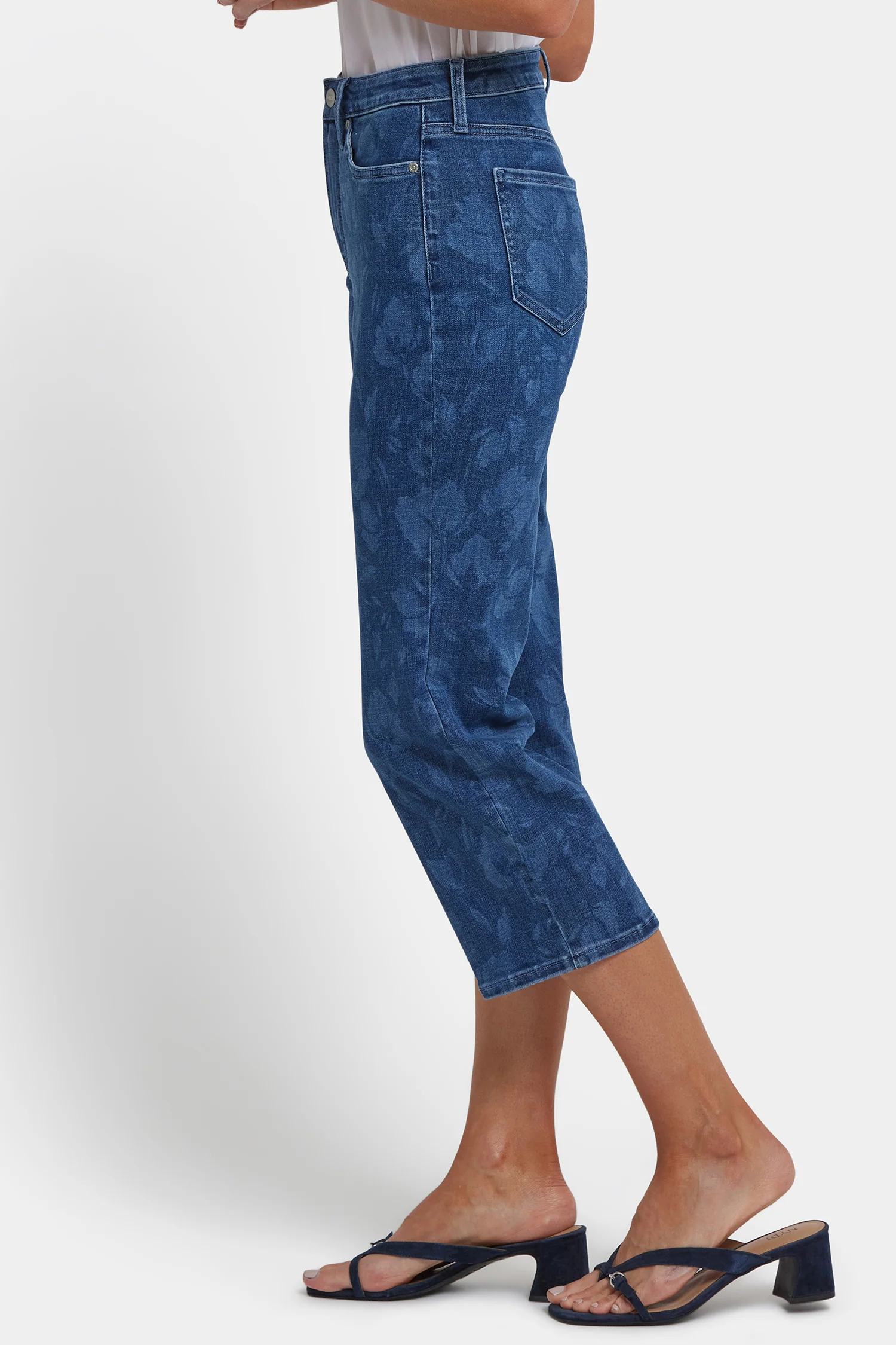 11556-joni-relaxed-capri-jeans-in-petite-indigo-bella-1.webp
