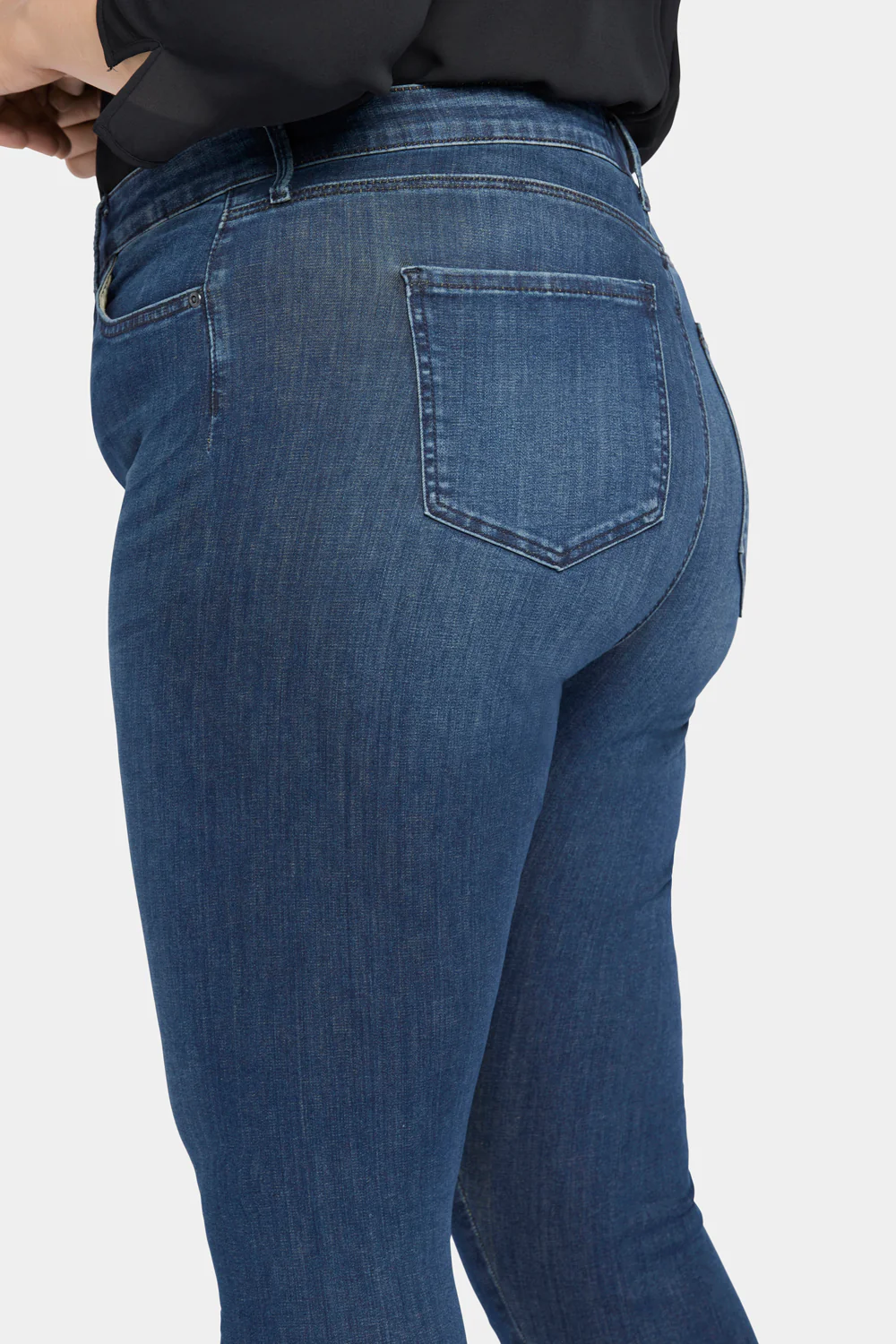 11620-le-silhouette-ami-skinny-jeans-in-plus-size-precious-1.webp