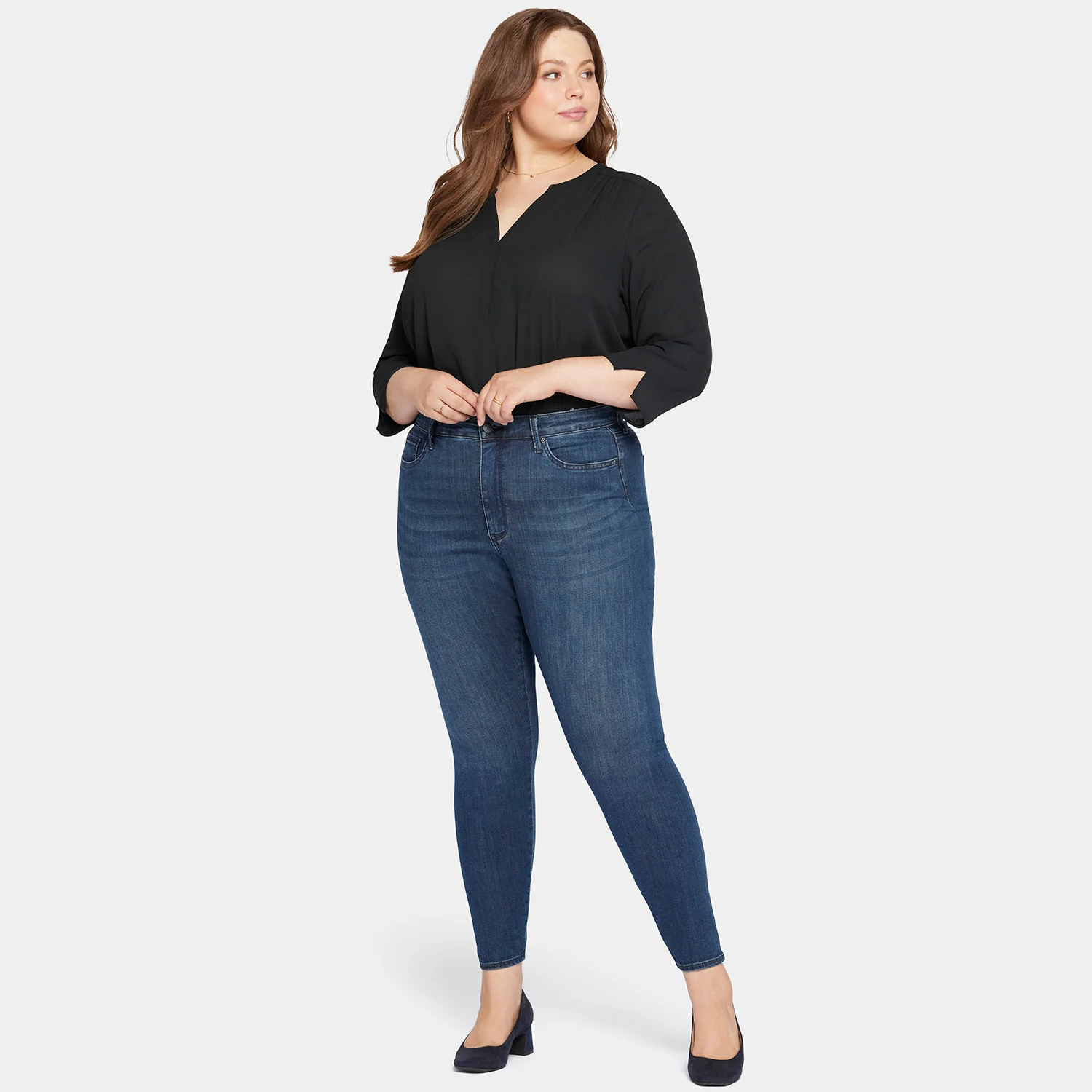 11620-le-silhouette-ami-skinny-jeans-in-plus-size-precious-1.webp