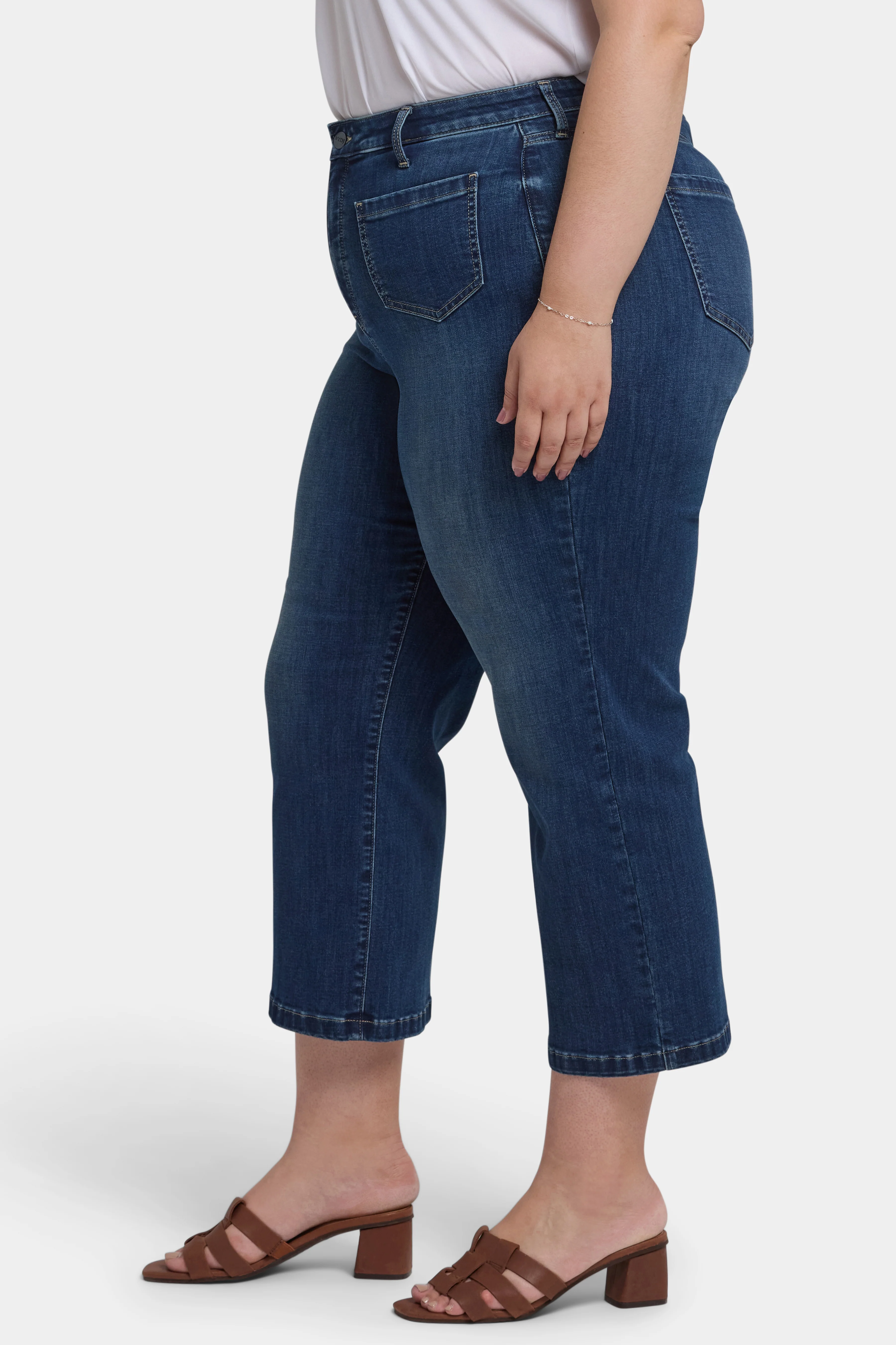 11779-coco-relaxed-wide-leg-crop-jeans-in-plus-size-rio-rapids-1.webp