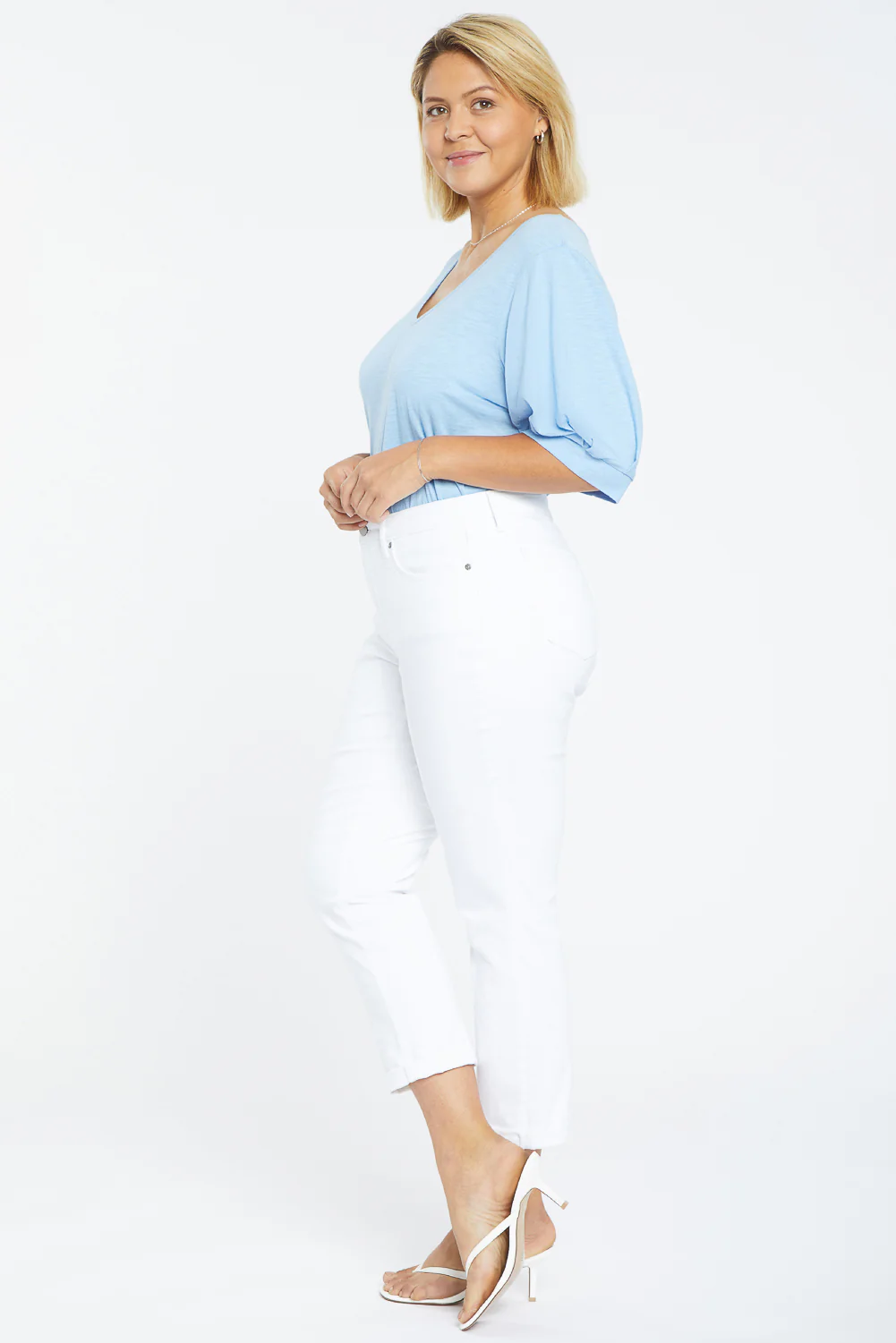 11869-margot-girlfriend-jeans-in-plus-size-optic-white-1.webp