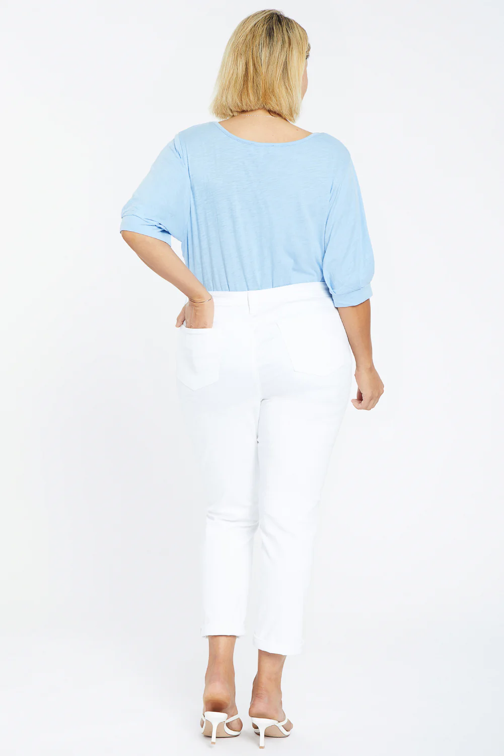11869-margot-girlfriend-jeans-in-plus-size-optic-white-1.webp