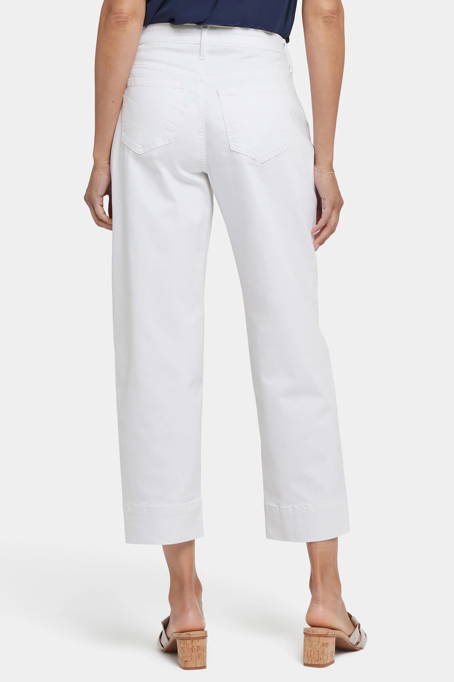 11890-balloon-ankle-jeans-in-petite-optic-white-1.webp