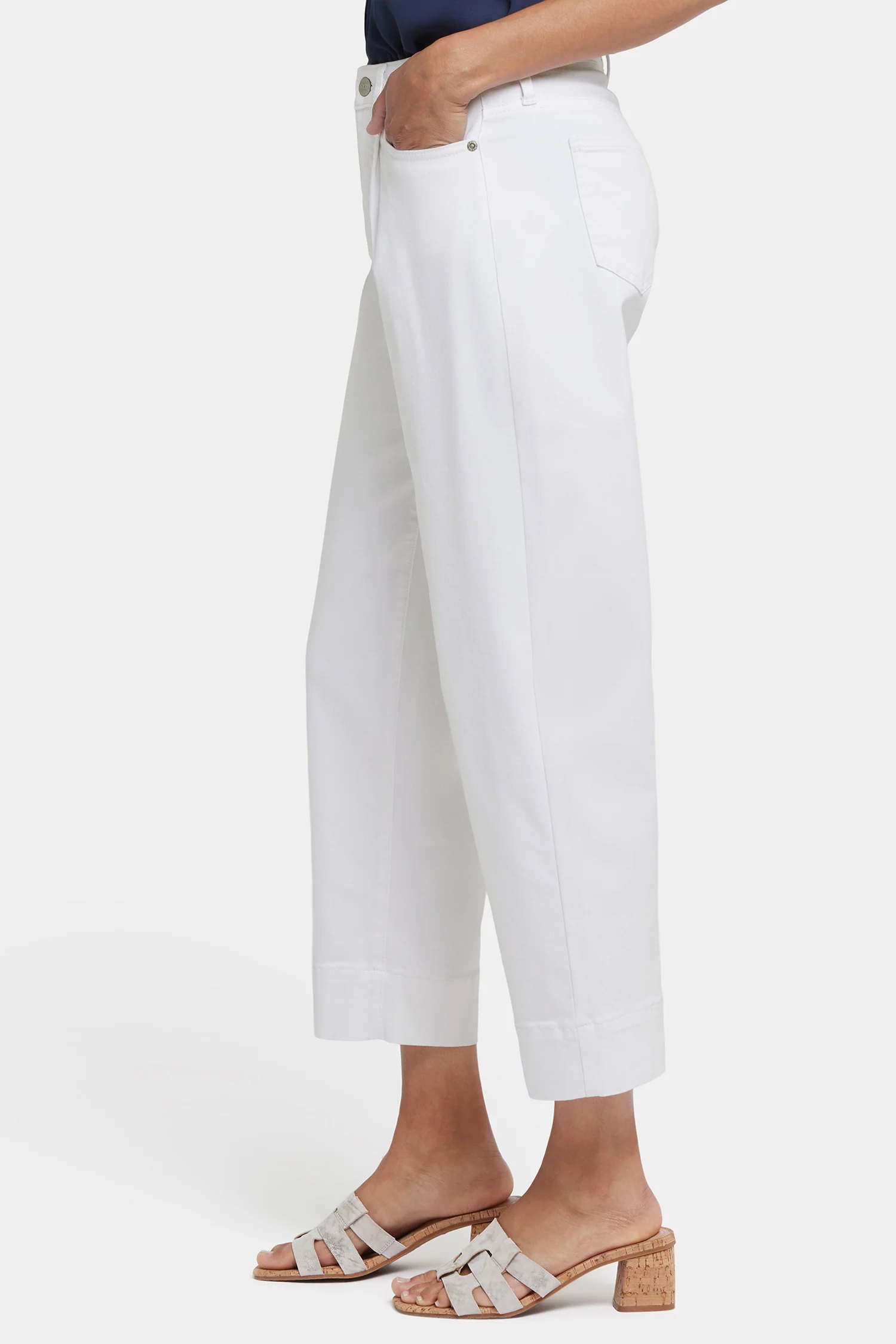 11890-balloon-ankle-jeans-in-petite-optic-white-1.webp