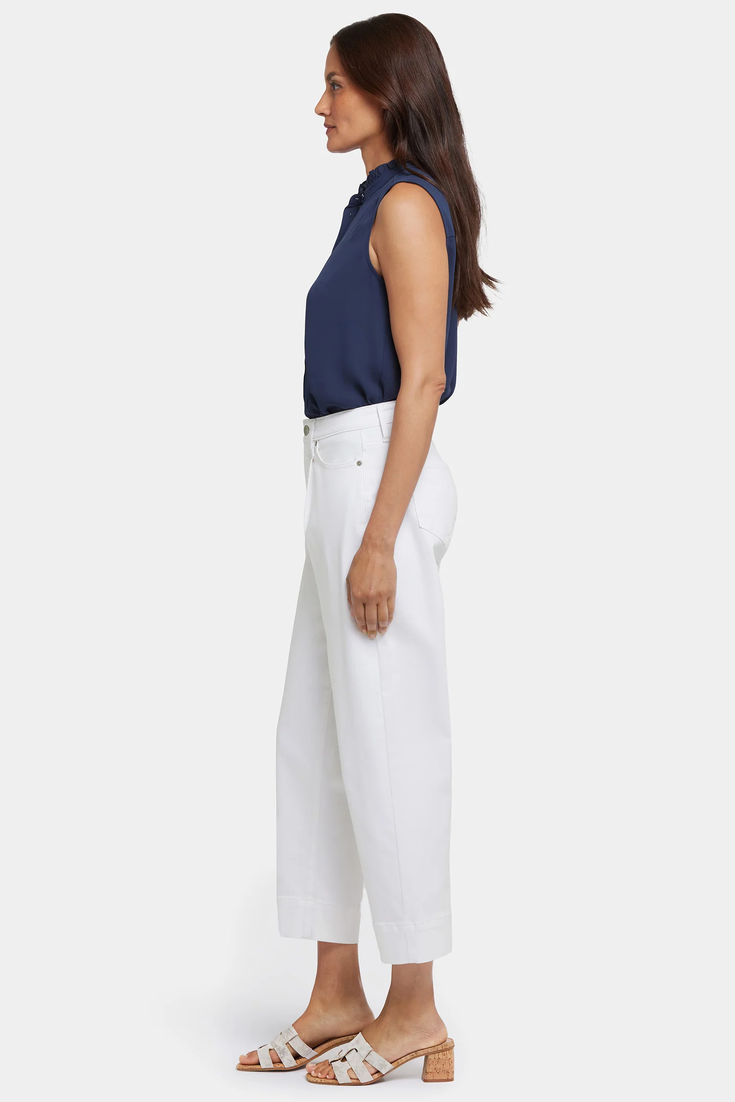 11890-balloon-ankle-jeans-in-petite-optic-white-1.webp