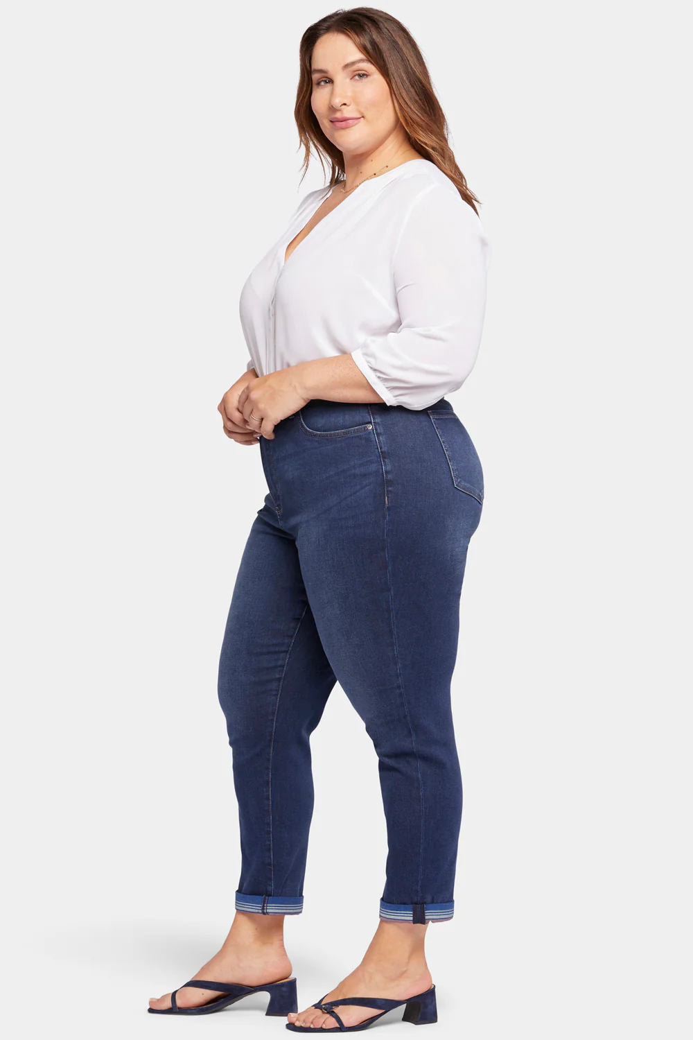 11995-margot-girlfriend-jeans-in-plus-size-blue-moon-1.webp