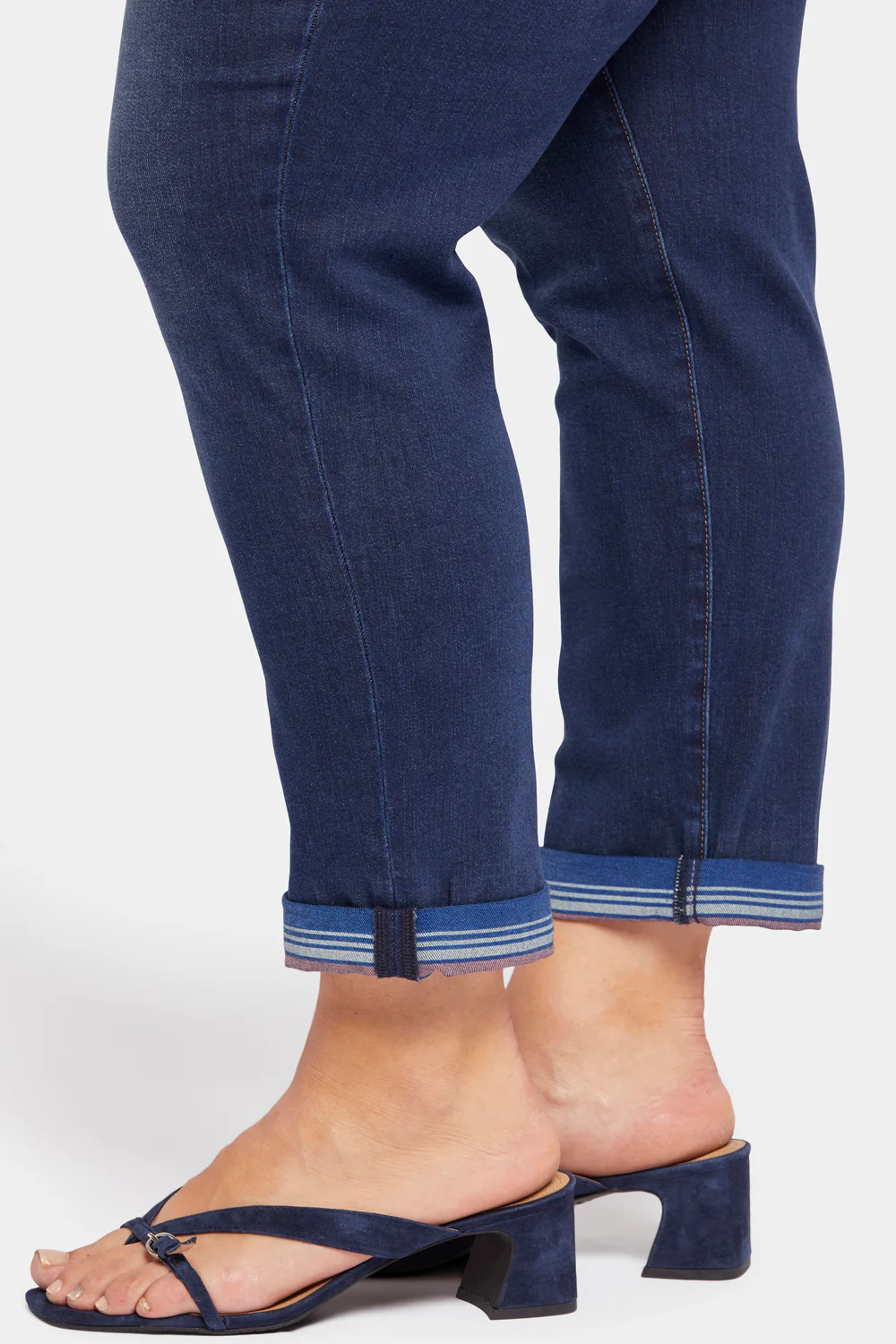 11995-margot-girlfriend-jeans-in-plus-size-blue-moon-1.webp