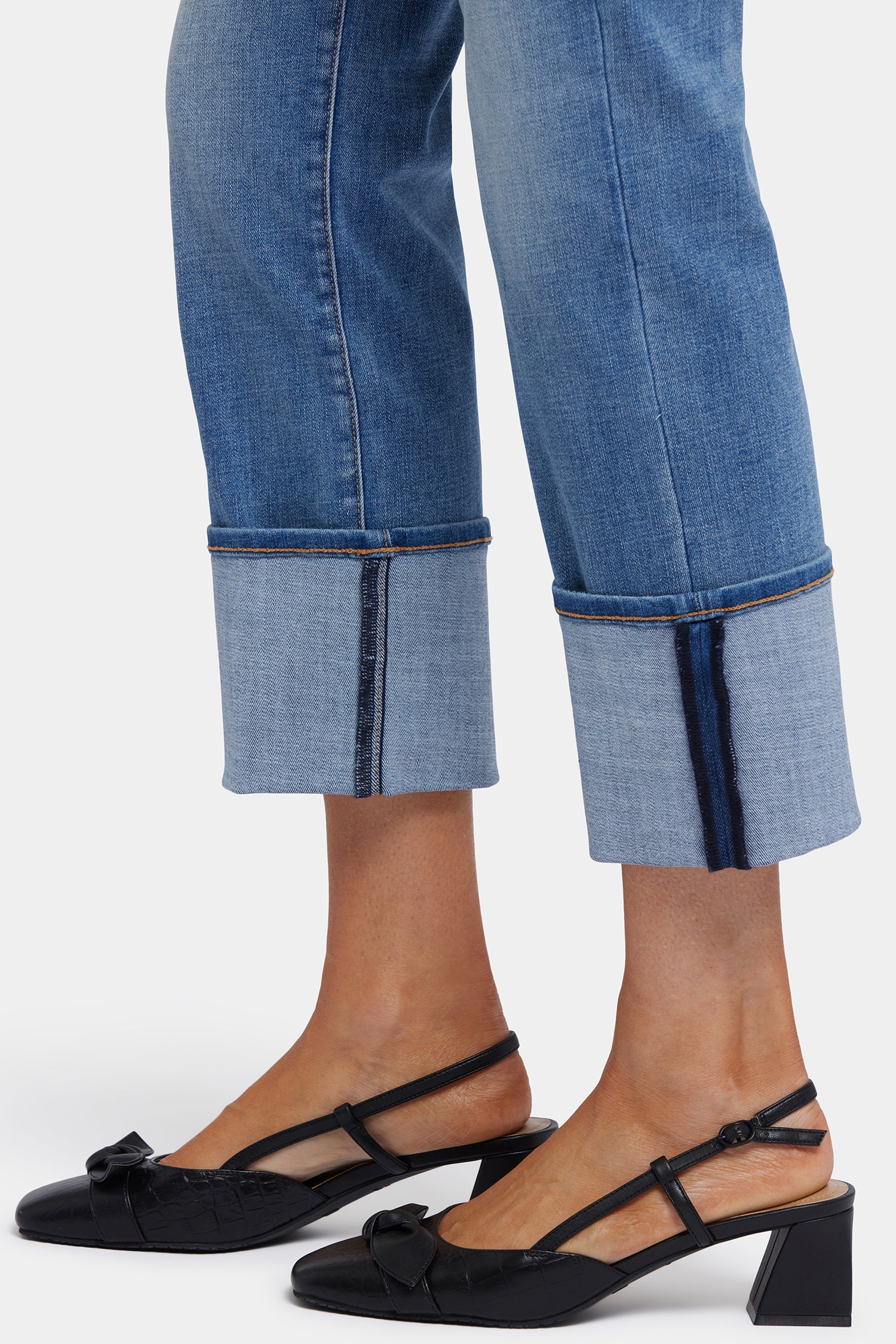 12104-marilyn-straight-jeans-in-petite-barcelona-breeze-1.webp