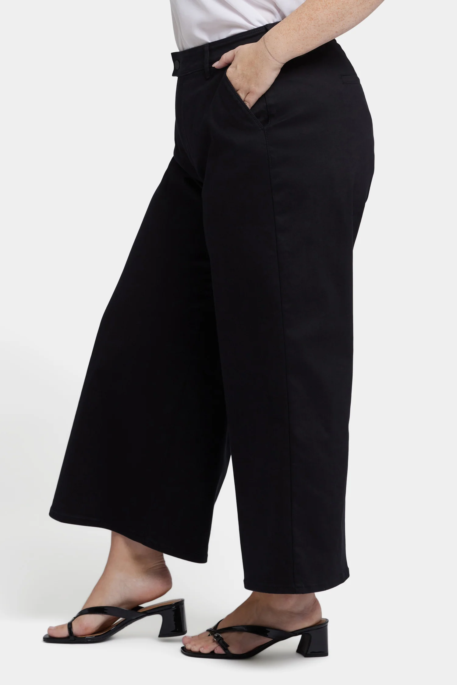 12217-mona-wide-leg-trouser-ankle-jeans-in-plus-size-black-1.webp