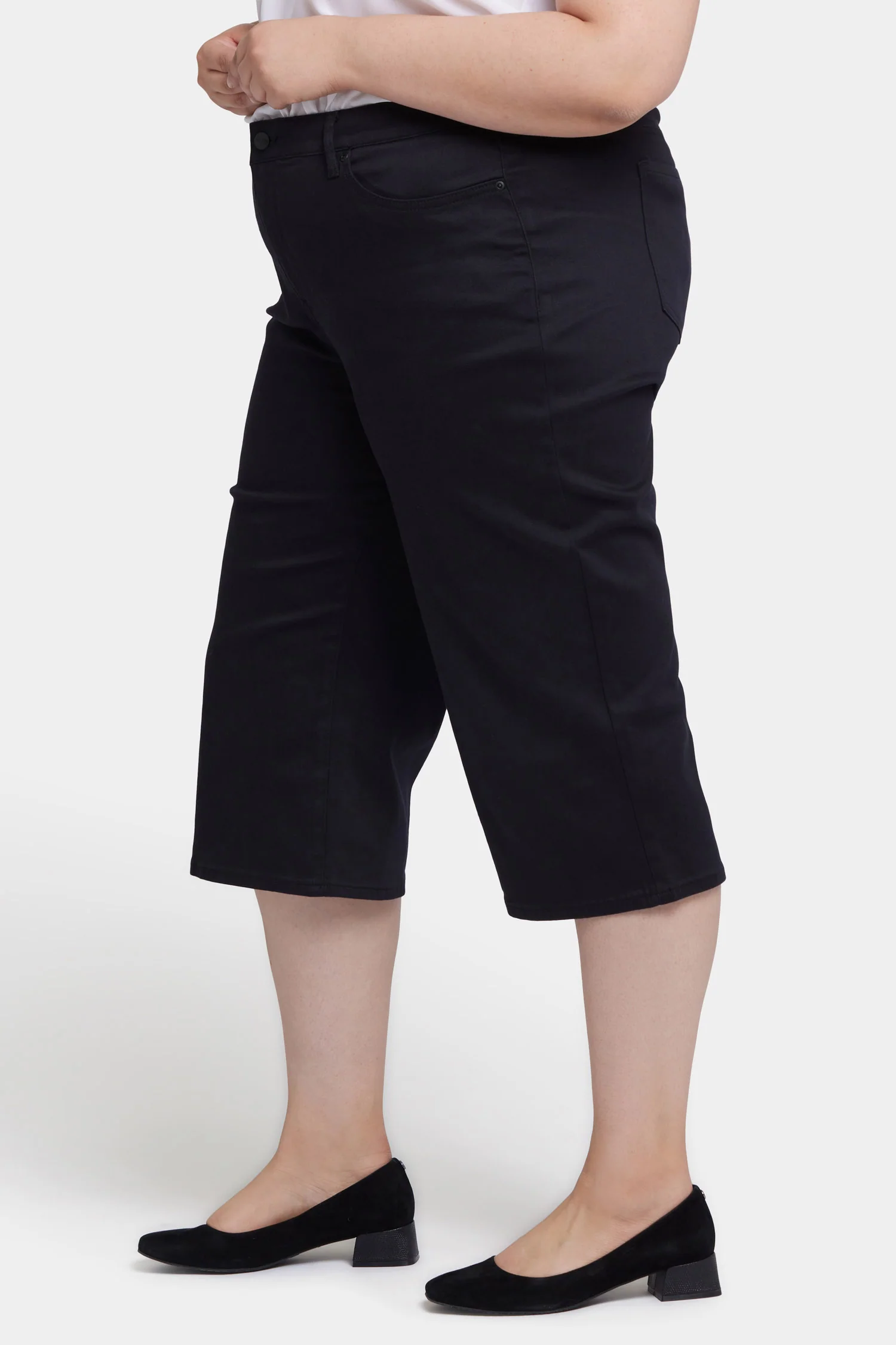 12257-wide-leg-pedal-pusher-jeans-in-plus-size-black-1.webp