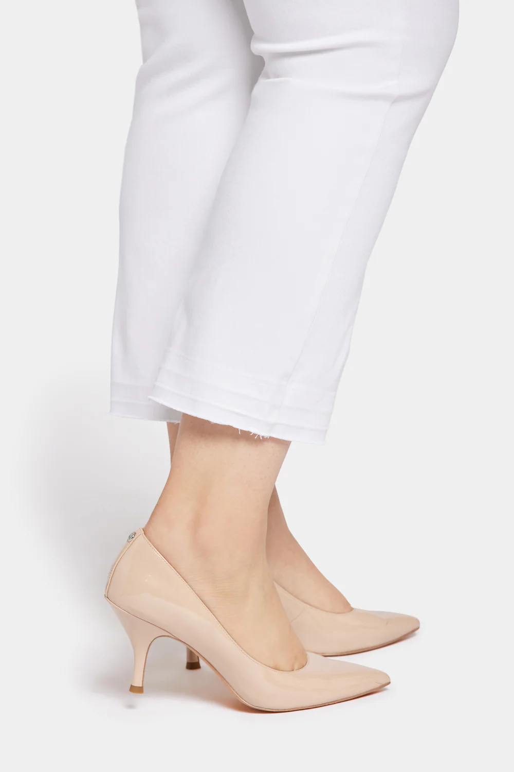 12453-marilyn-straight-ankle-jeans-in-plus-size-optic-white-1.webp