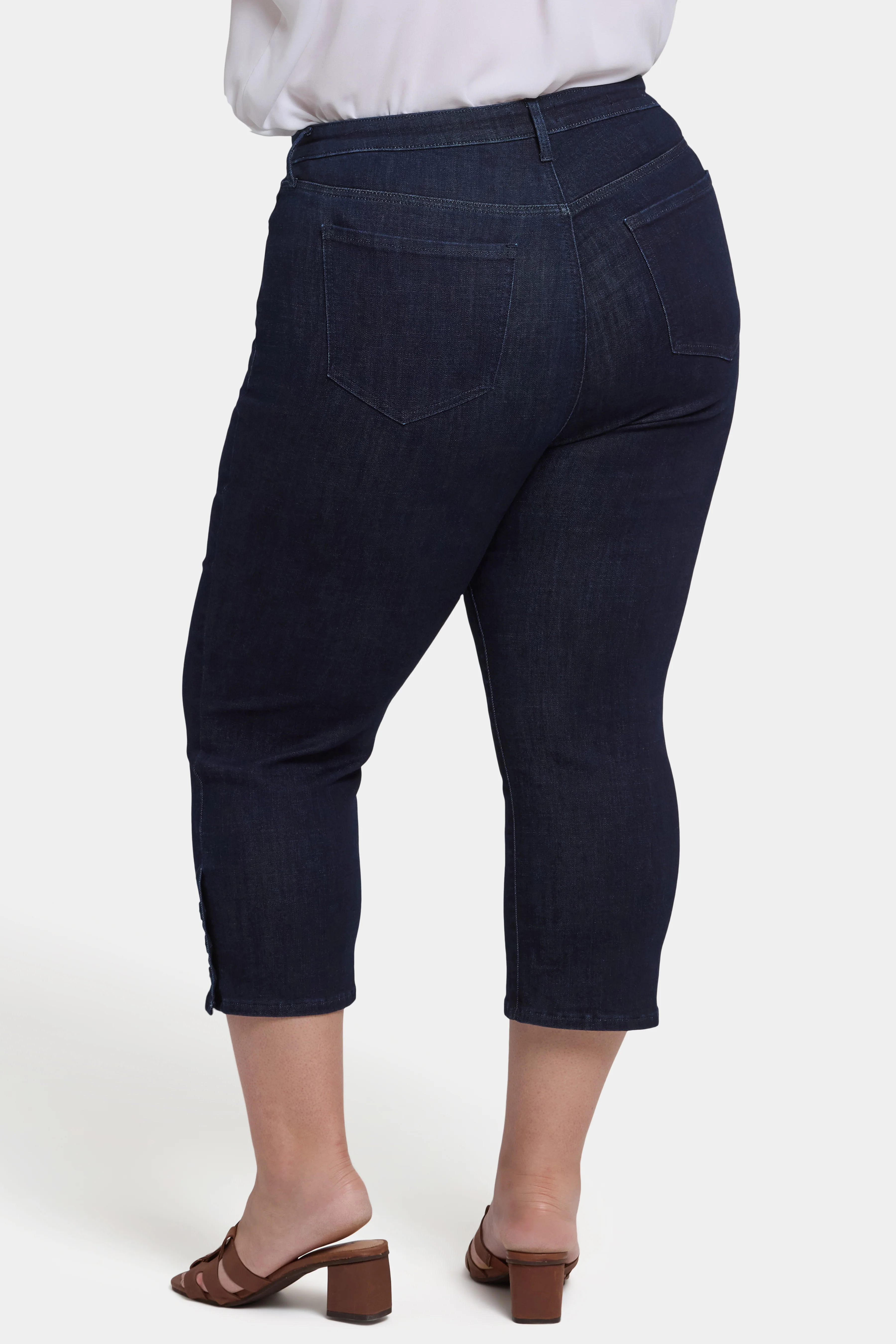 12652-joni-relaxed-capri-jeans-in-plus-size-rinse-1.webp