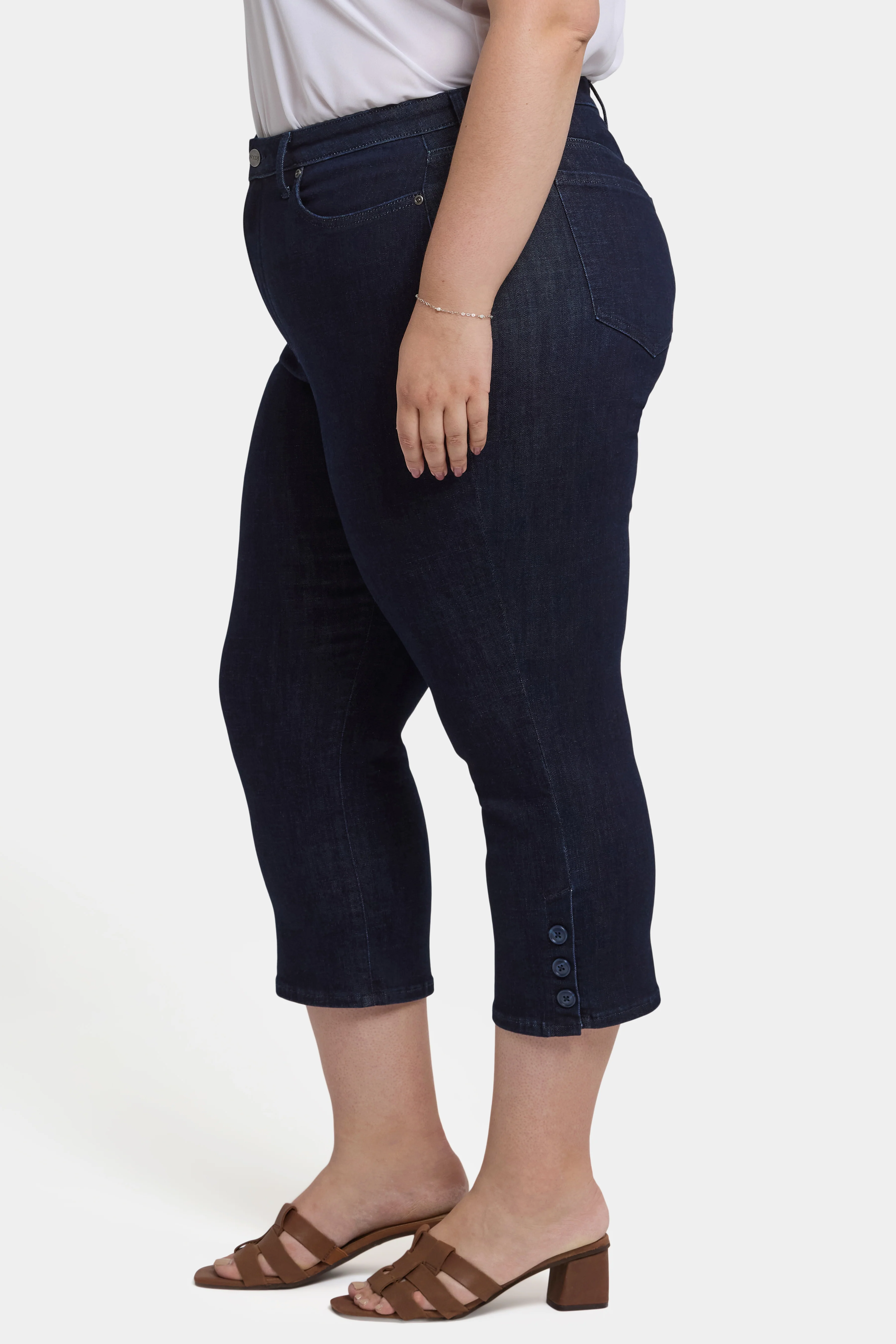 12652-joni-relaxed-capri-jeans-in-plus-size-rinse-1.webp