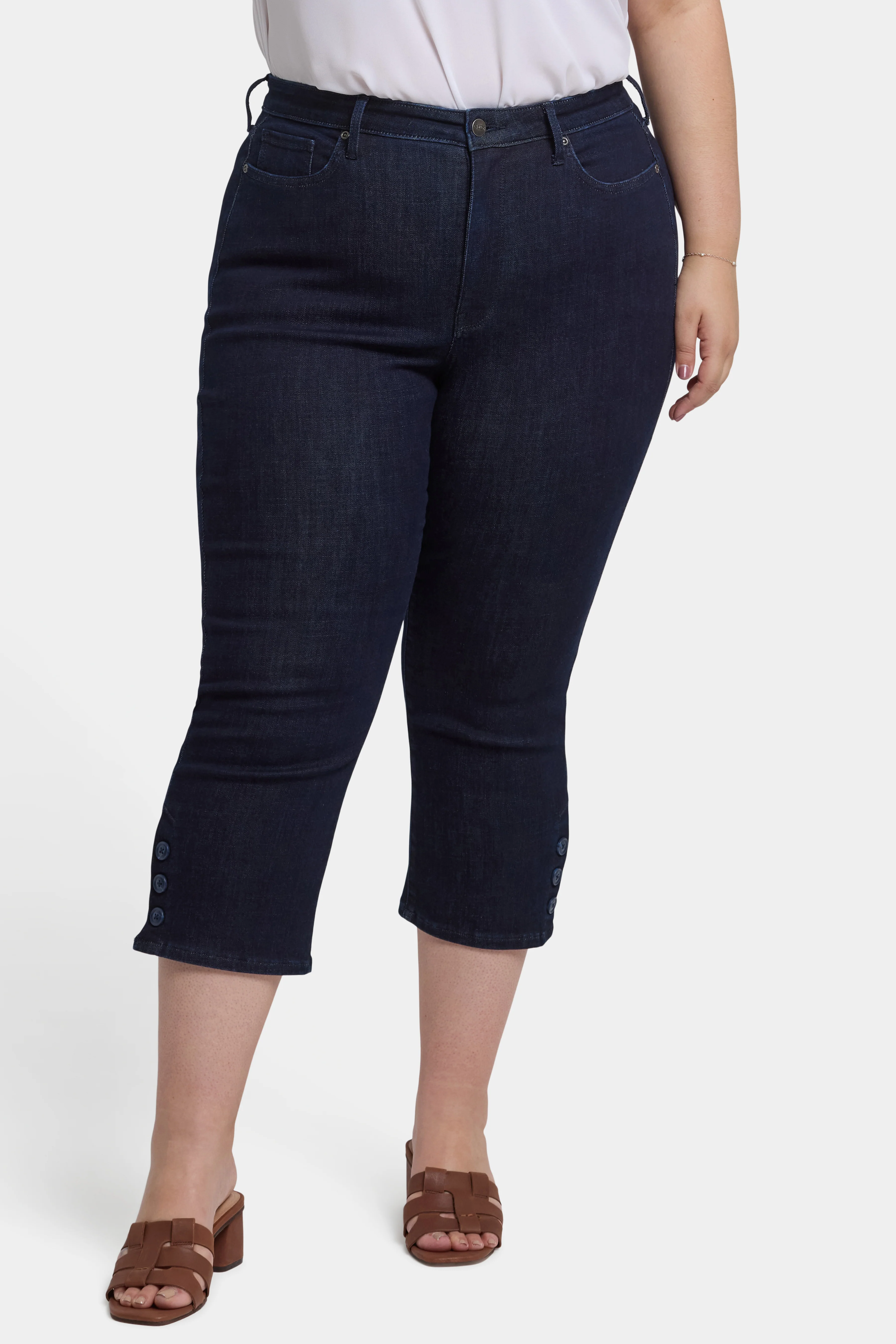 12652-joni-relaxed-capri-jeans-in-plus-size-rinse-1.webp