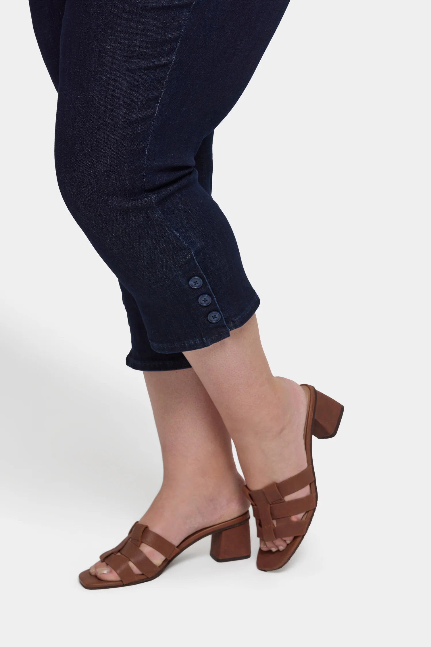 12652-joni-relaxed-capri-jeans-in-plus-size-rinse-1.webp