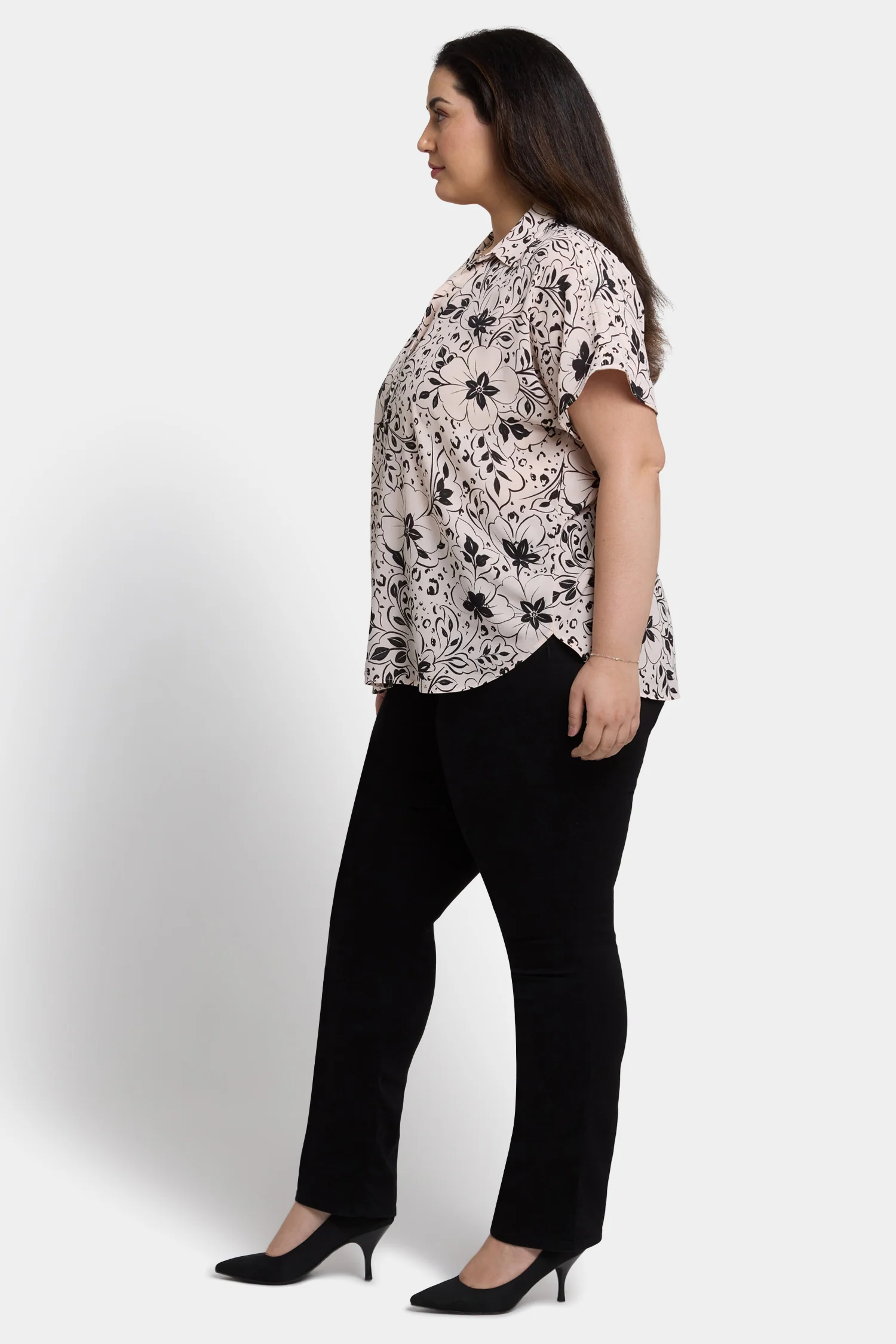 12743-becky-short-sleeved-blouse-in-plus-size-luna-flores-1.webp