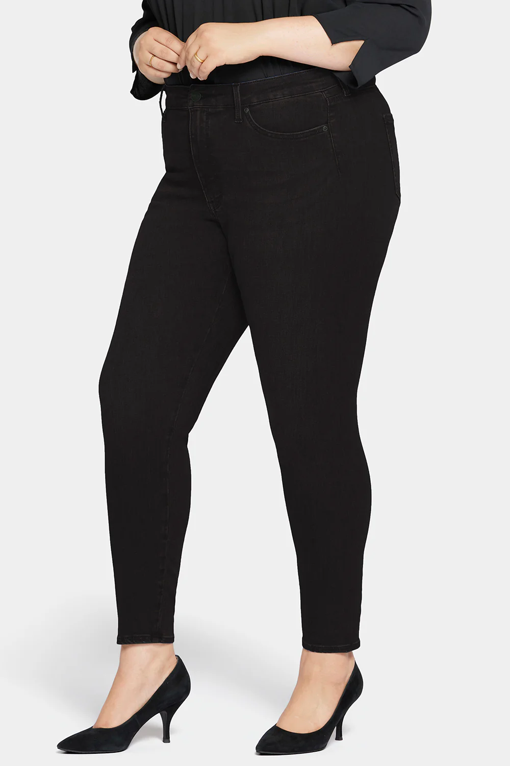 12886-le-silhouette-ami-skinny-jeans-in-petite-plus-size-stellar-1.webp