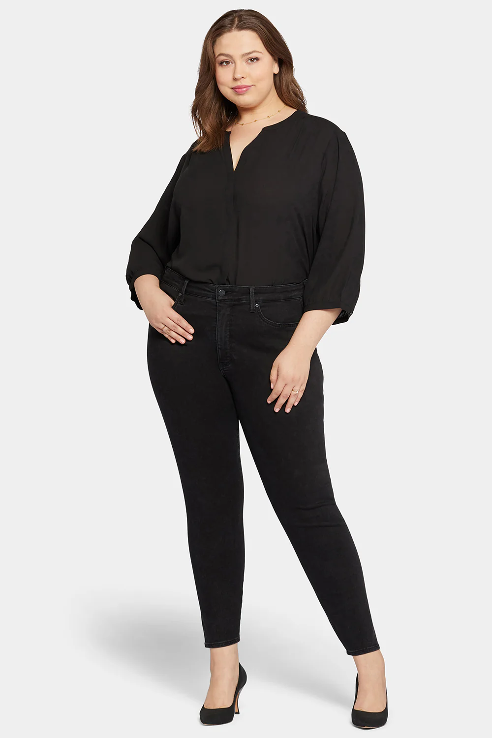 12886-le-silhouette-ami-skinny-jeans-in-petite-plus-size-stellar-1.webp