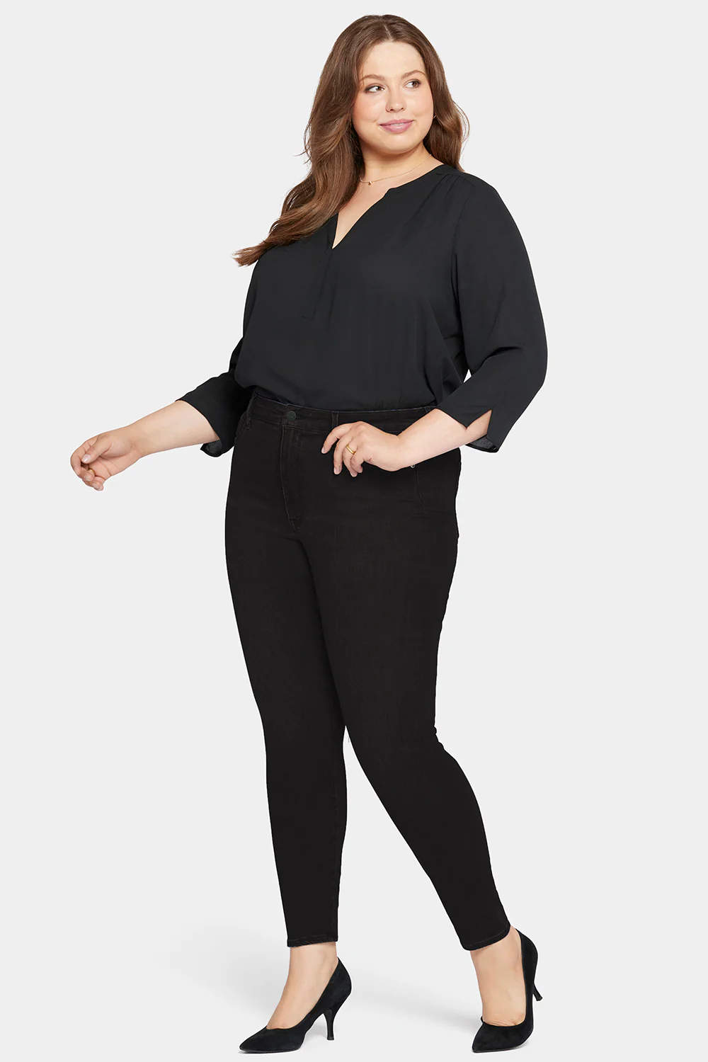 12886-le-silhouette-ami-skinny-jeans-in-petite-plus-size-stellar-1.webp