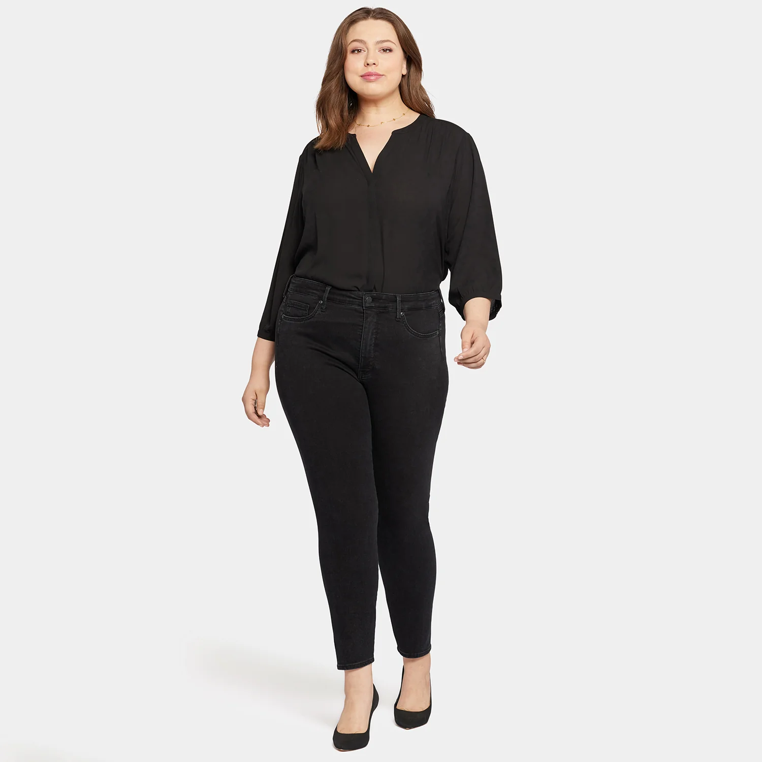 12886-le-silhouette-ami-skinny-jeans-in-petite-plus-size-stellar-1.webp